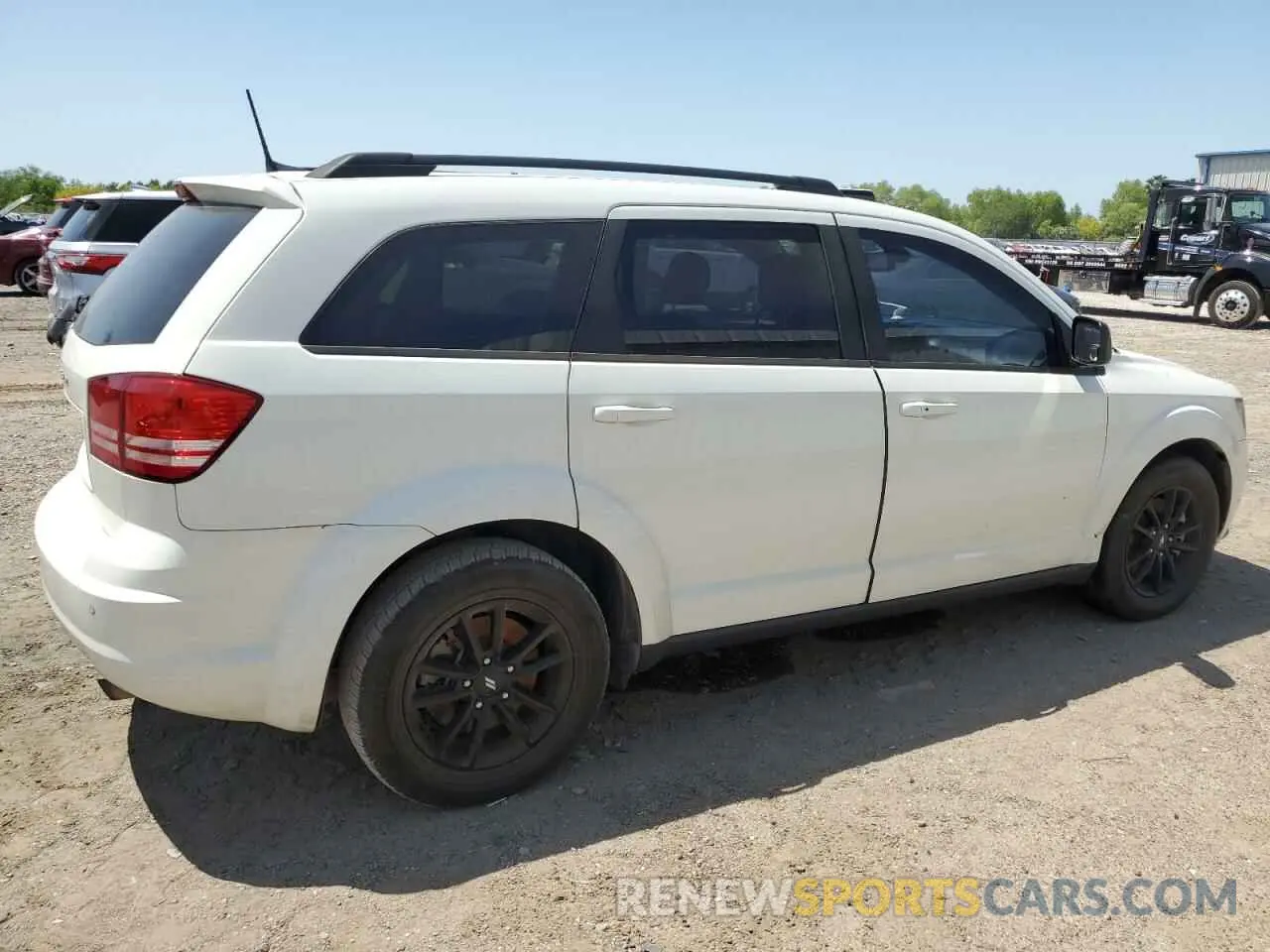 3 Photograph of a damaged car 3C4PDCAB5LT232511 DODGE JOURNEY 2020