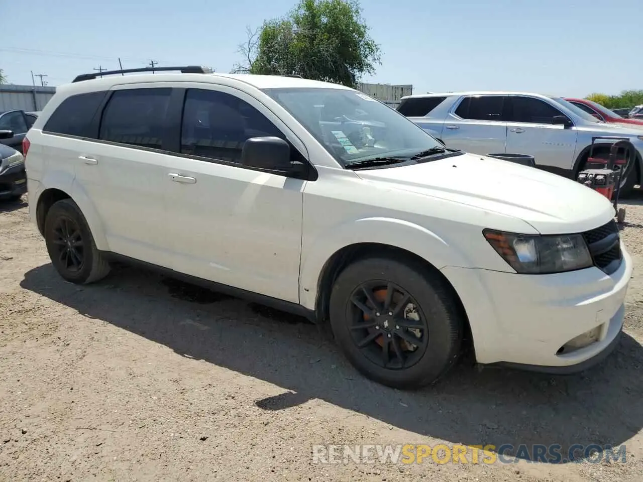 4 Photograph of a damaged car 3C4PDCAB5LT232511 DODGE JOURNEY 2020