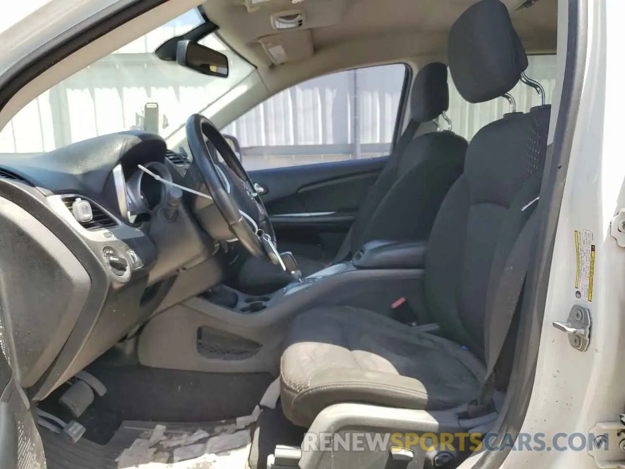 7 Photograph of a damaged car 3C4PDCAB5LT232511 DODGE JOURNEY 2020