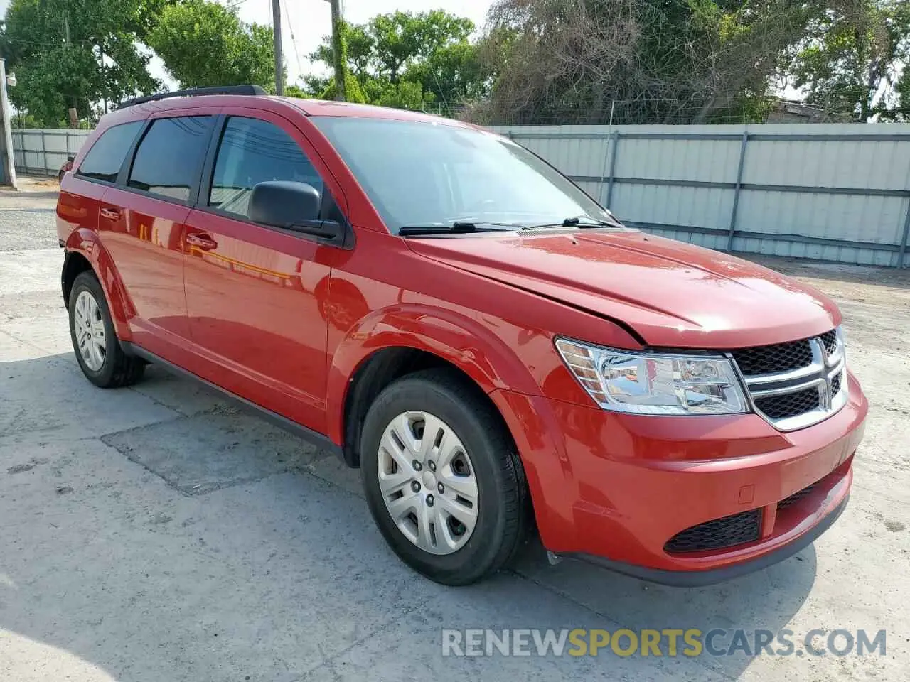 4 Photograph of a damaged car 3C4PDCAB5LT276590 DODGE JOURNEY 2020
