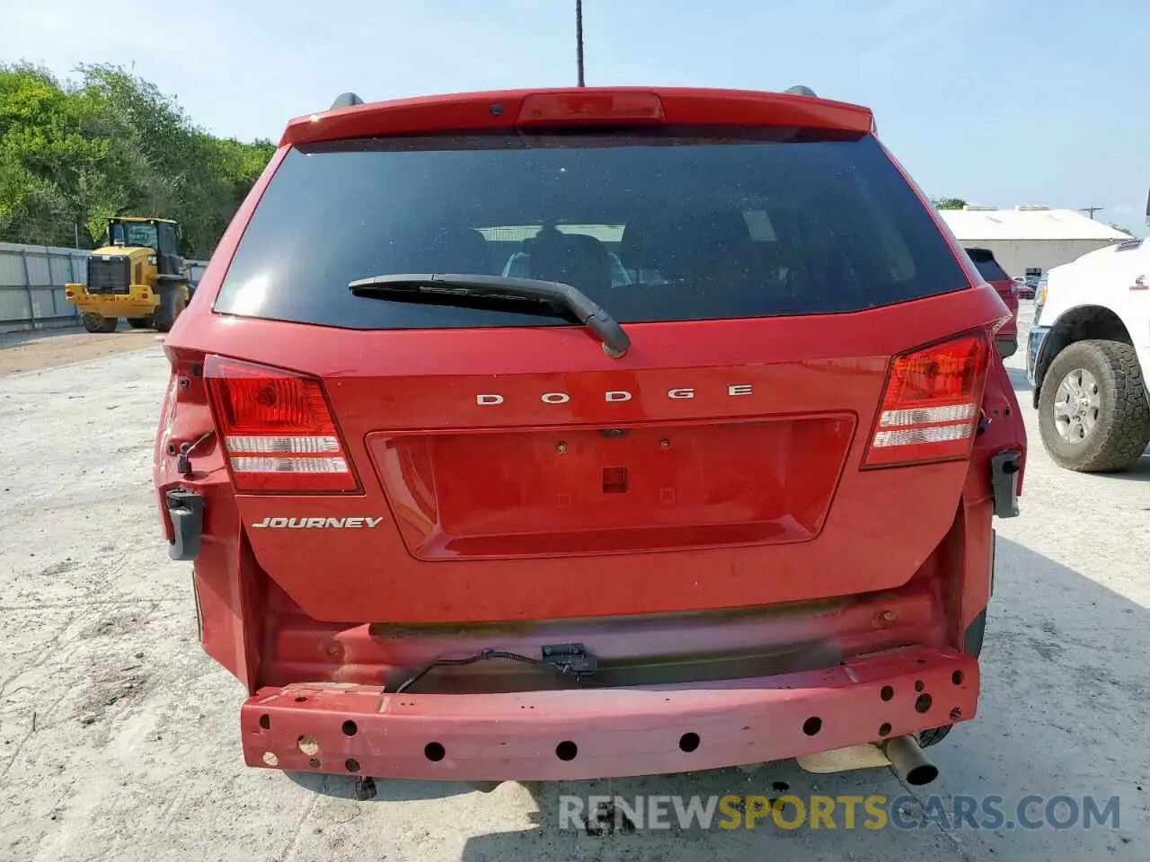 6 Photograph of a damaged car 3C4PDCAB5LT276590 DODGE JOURNEY 2020