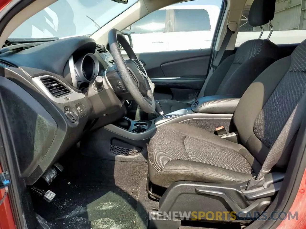 7 Photograph of a damaged car 3C4PDCAB5LT276590 DODGE JOURNEY 2020