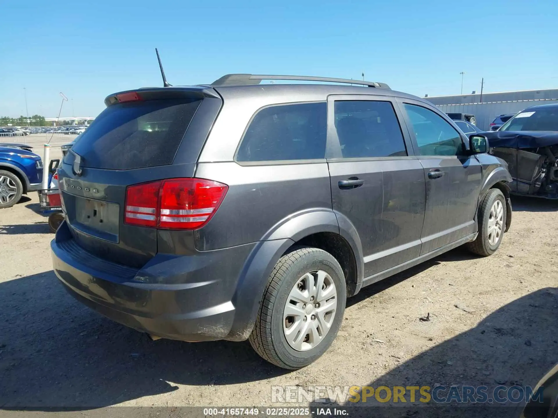 4 Photograph of a damaged car 3C4PDCAB6LT183030 DODGE JOURNEY 2020