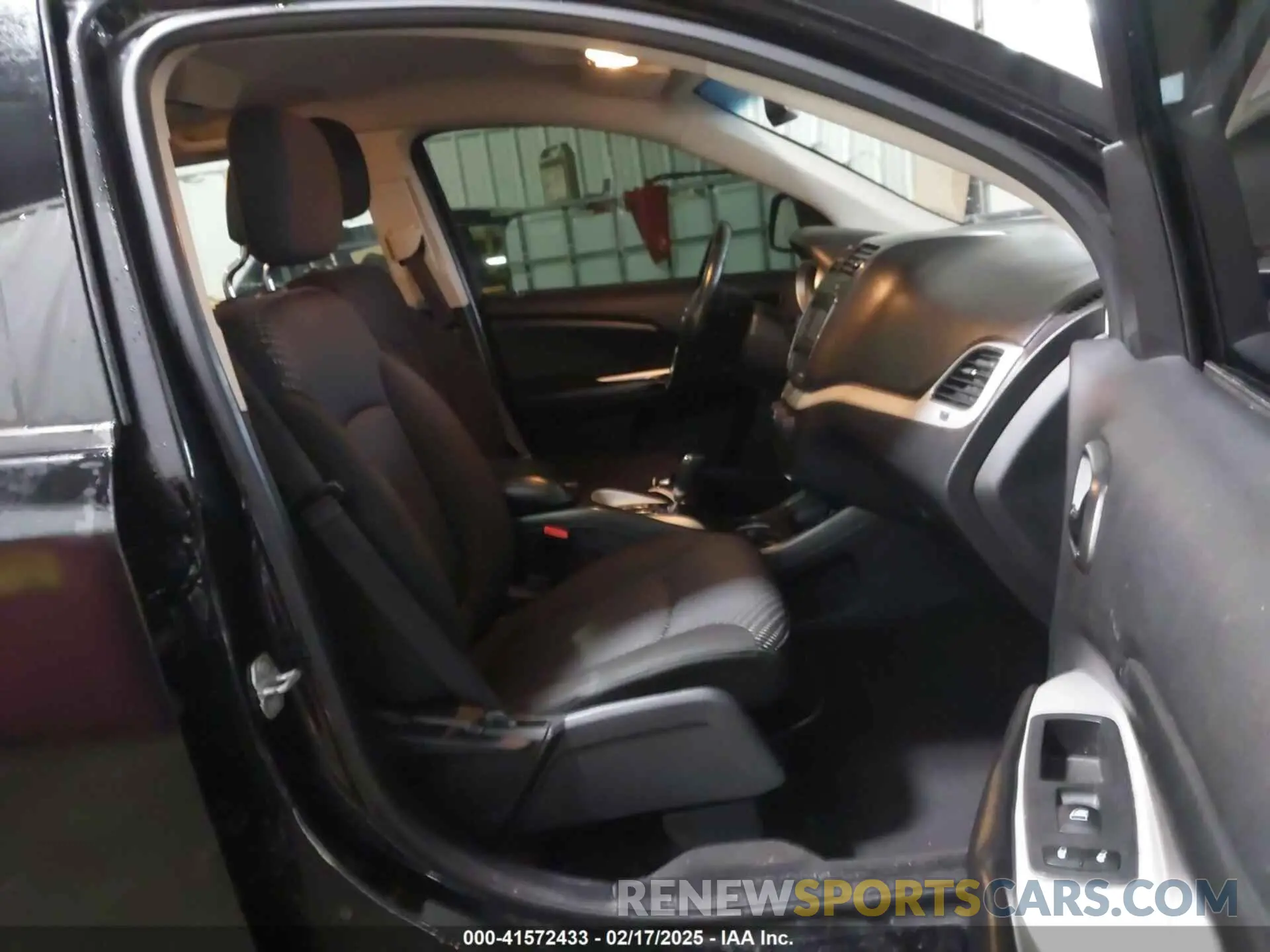 5 Photograph of a damaged car 3C4PDCAB6LT278705 DODGE JOURNEY 2020