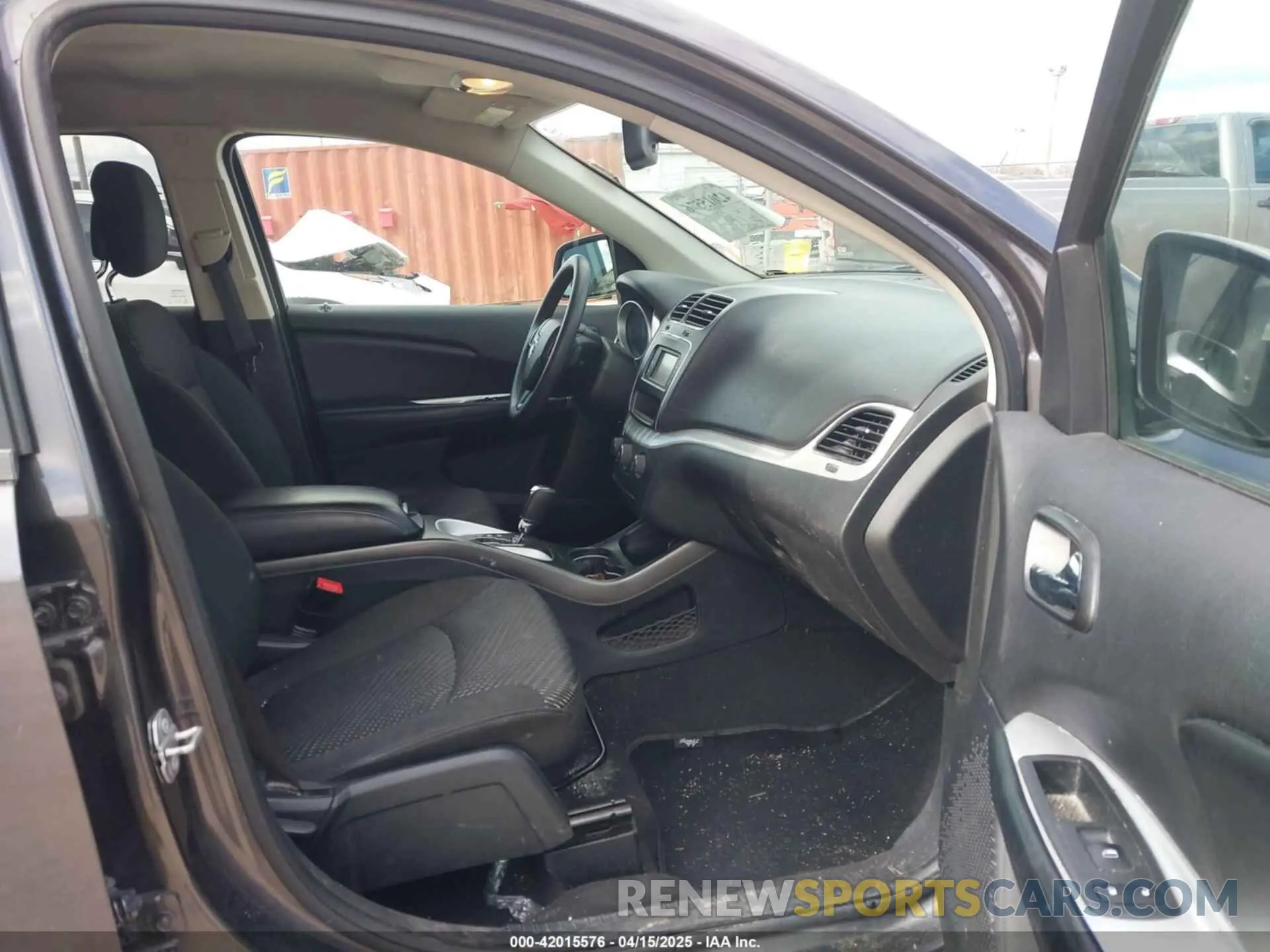 5 Photograph of a damaged car 3C4PDCAB6LT280065 DODGE JOURNEY 2020