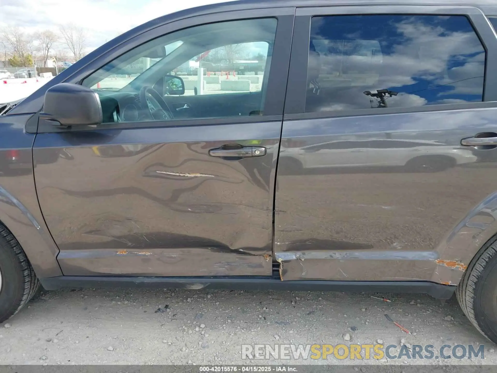 6 Photograph of a damaged car 3C4PDCAB6LT280065 DODGE JOURNEY 2020