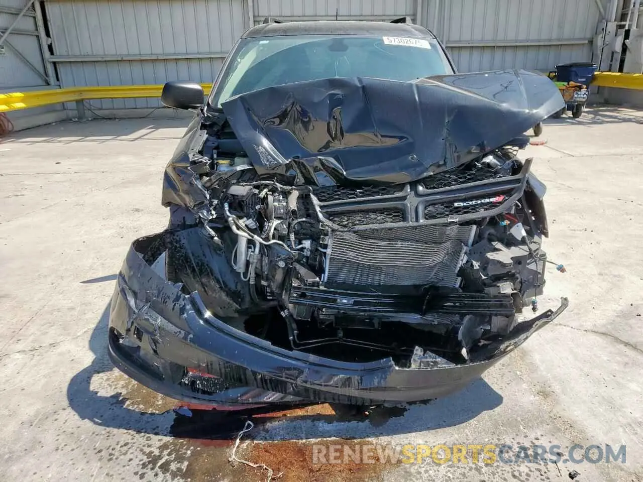 5 Photograph of a damaged car 3C4PDCAB7LT181268 DODGE JOURNEY 2020