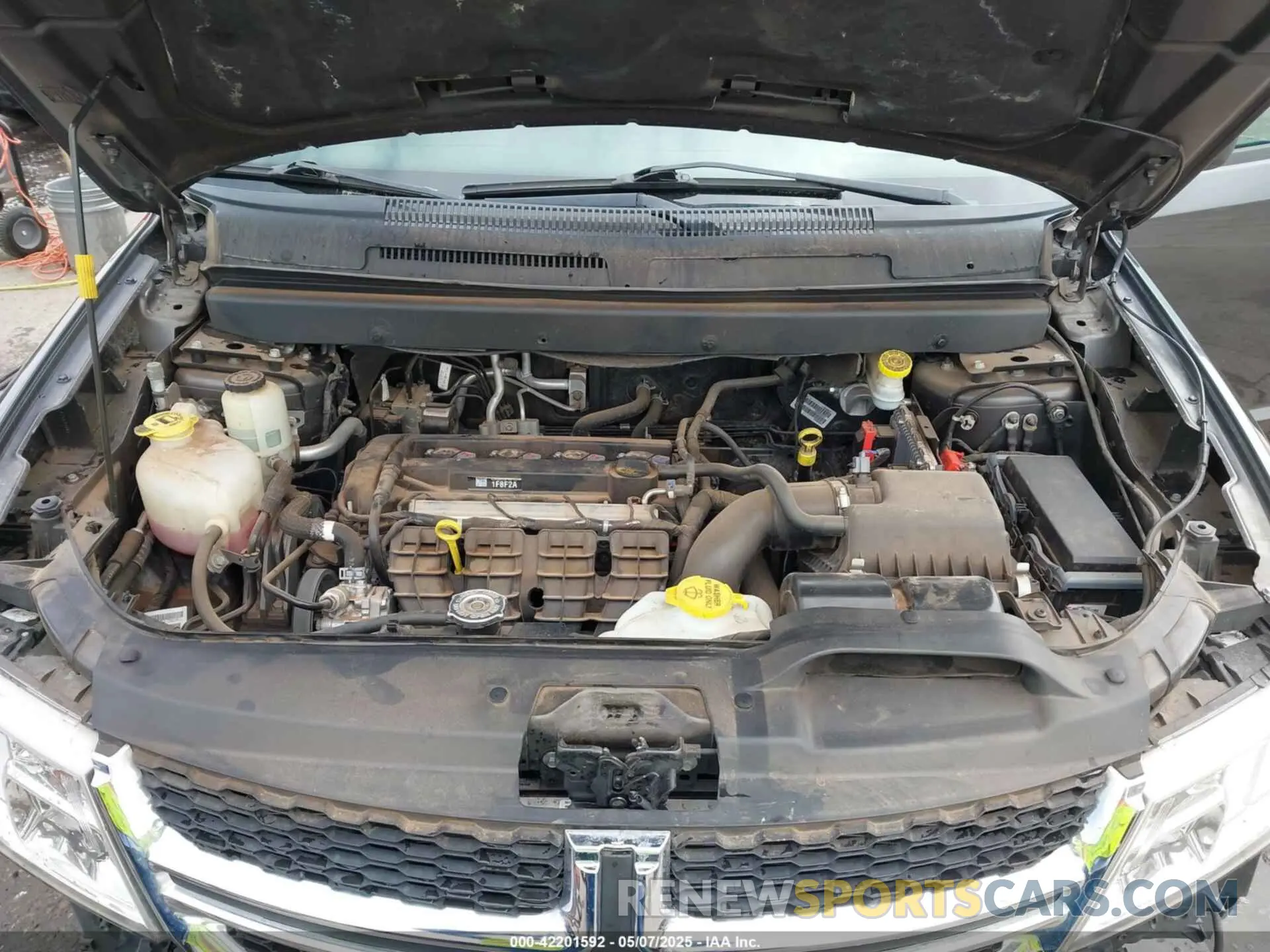 10 Photograph of a damaged car 3C4PDCAB7LT235443 DODGE JOURNEY 2020