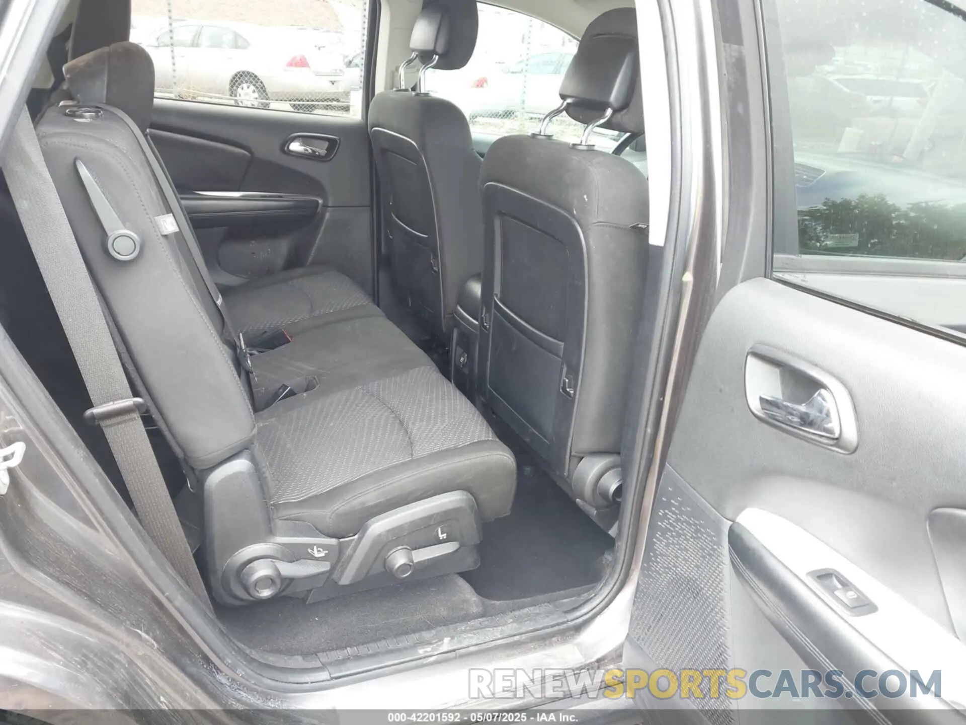 8 Photograph of a damaged car 3C4PDCAB7LT235443 DODGE JOURNEY 2020