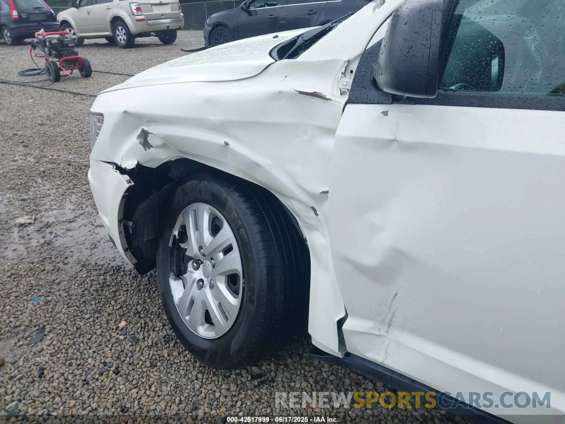 17 Photograph of a damaged car 3C4PDCAB7LT237578 DODGE JOURNEY 2020