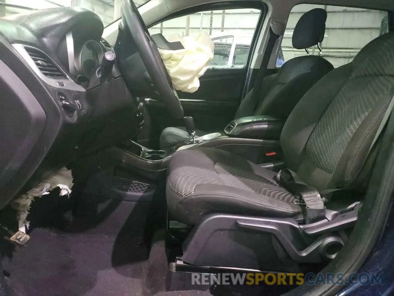 7 Photograph of a damaged car 3C4PDCAB8LT263669 DODGE JOURNEY 2020