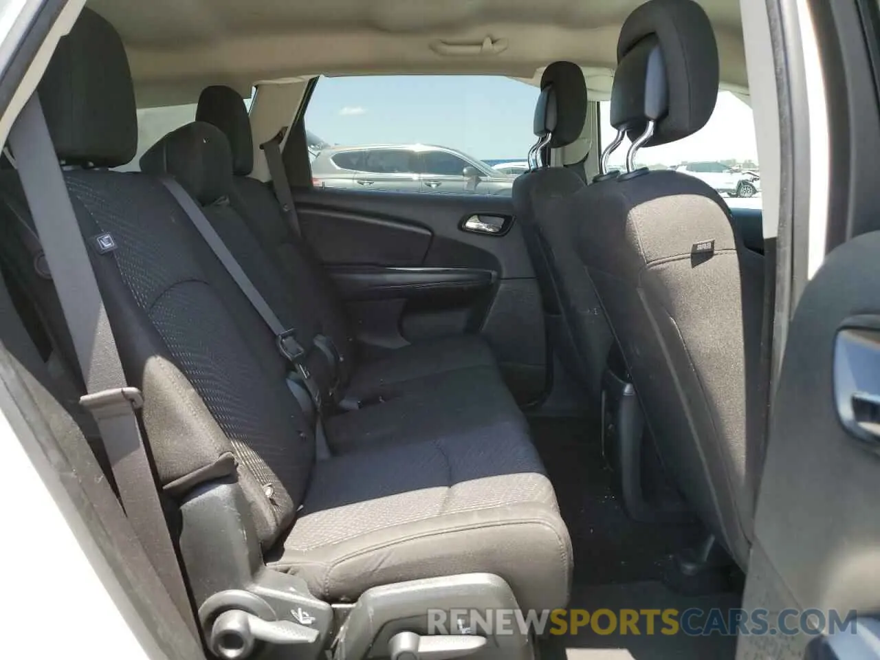 11 Photograph of a damaged car 3C4PDCAB9LT180753 DODGE JOURNEY 2020