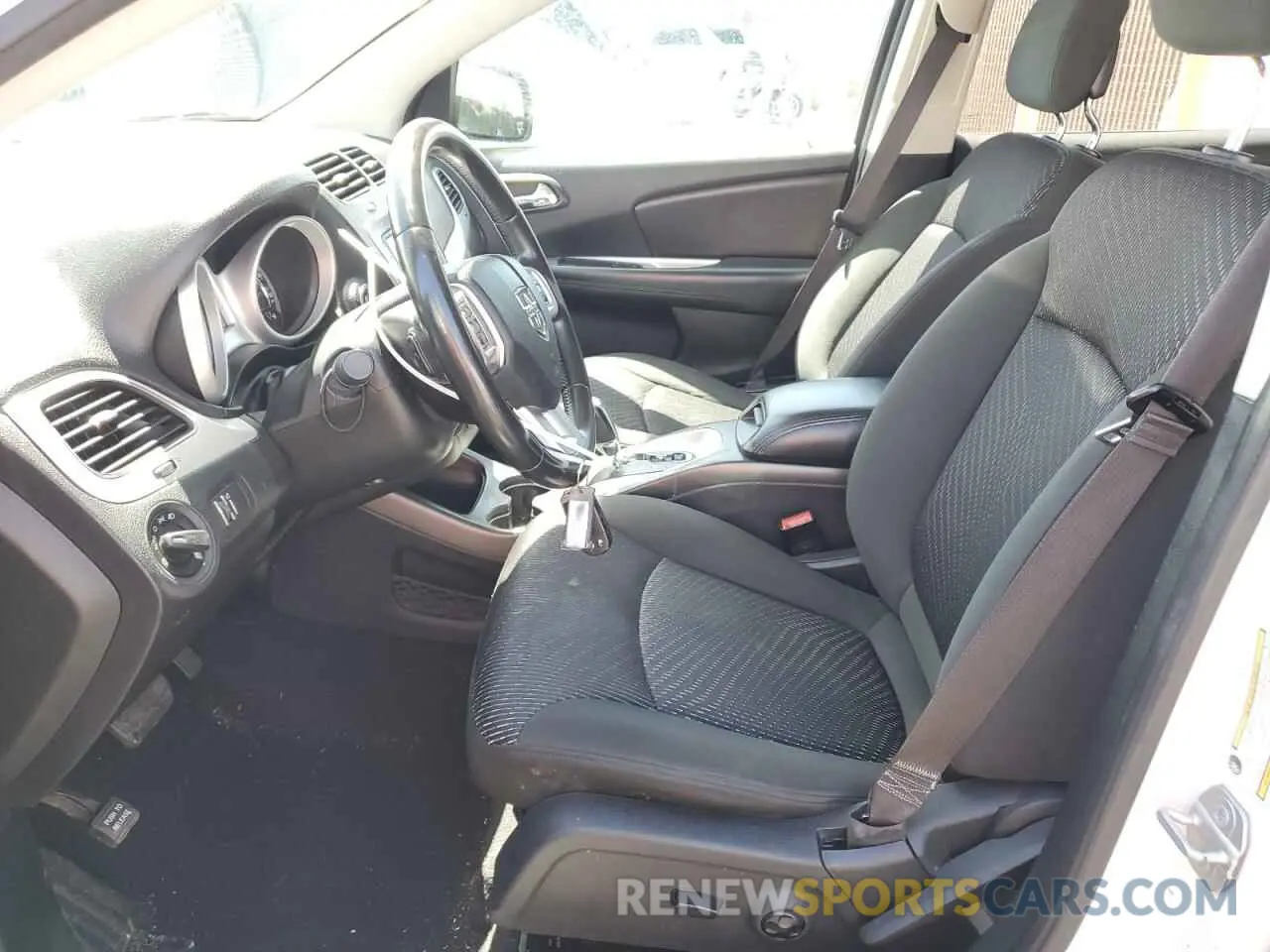 7 Photograph of a damaged car 3C4PDCAB9LT237145 DODGE JOURNEY 2020