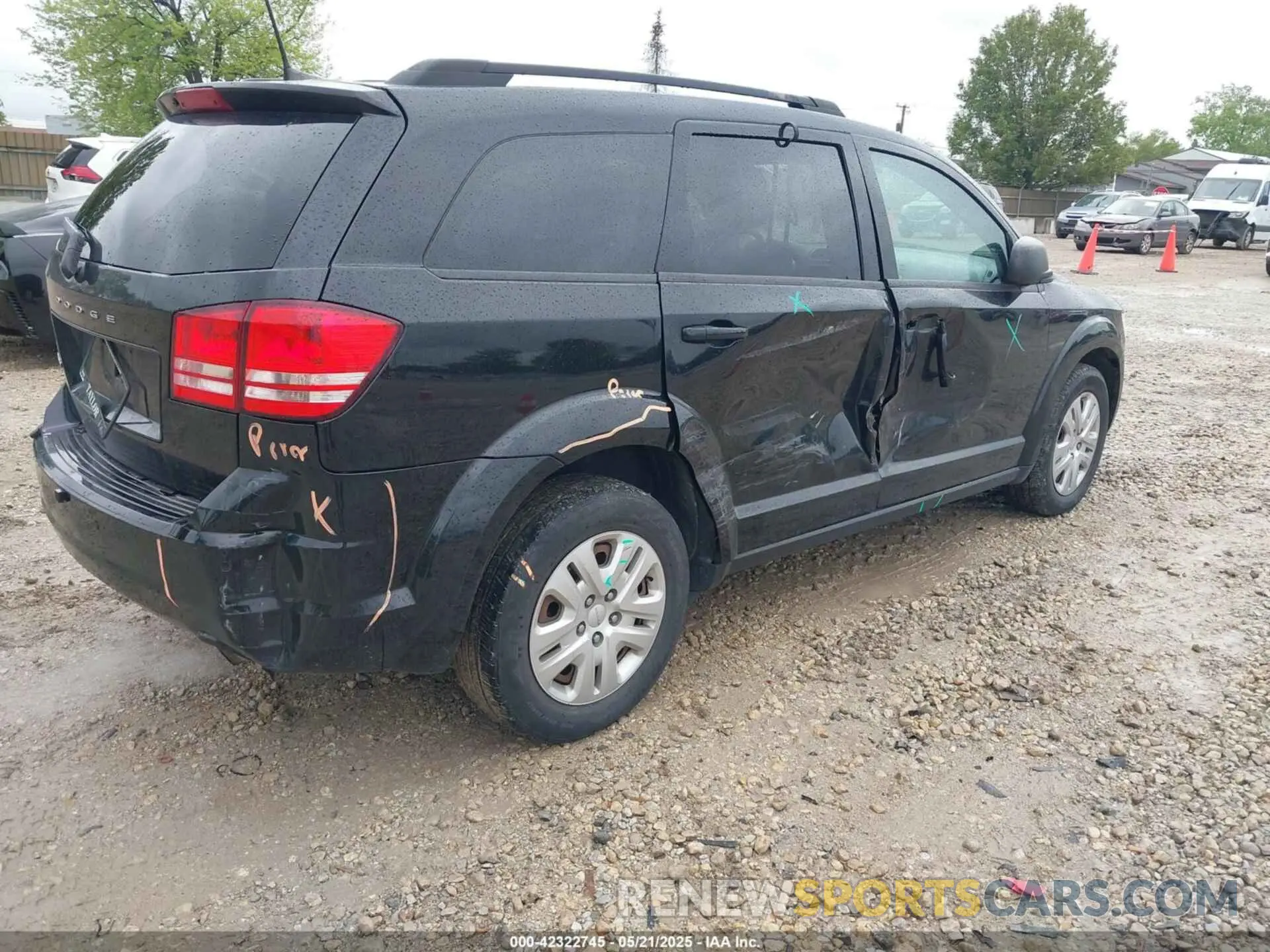 4 Photograph of a damaged car 3C4PDCAB9LT254446 DODGE JOURNEY 2020