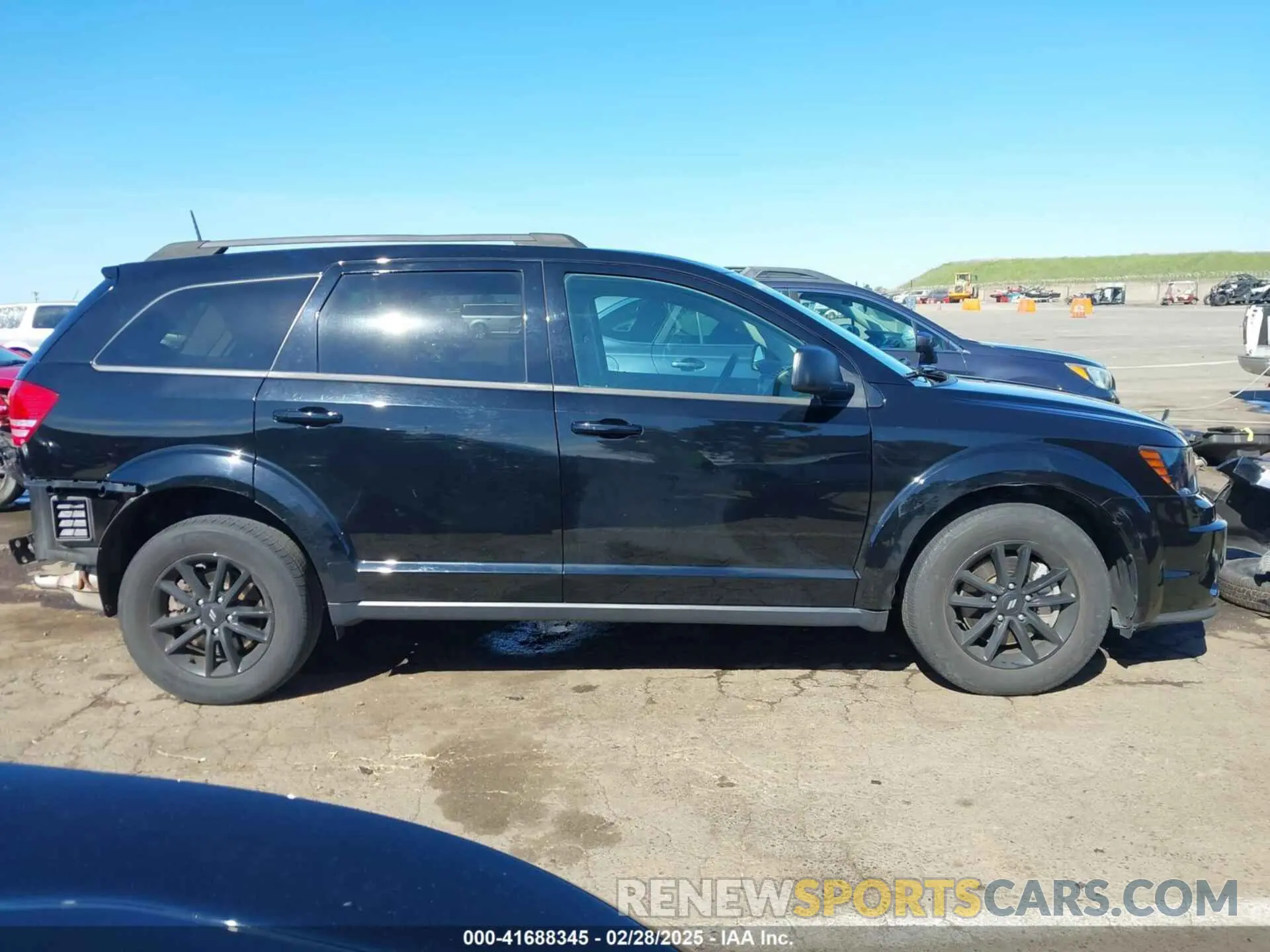 14 Photograph of a damaged car 3C4PDCAB9LT261820 DODGE JOURNEY 2020