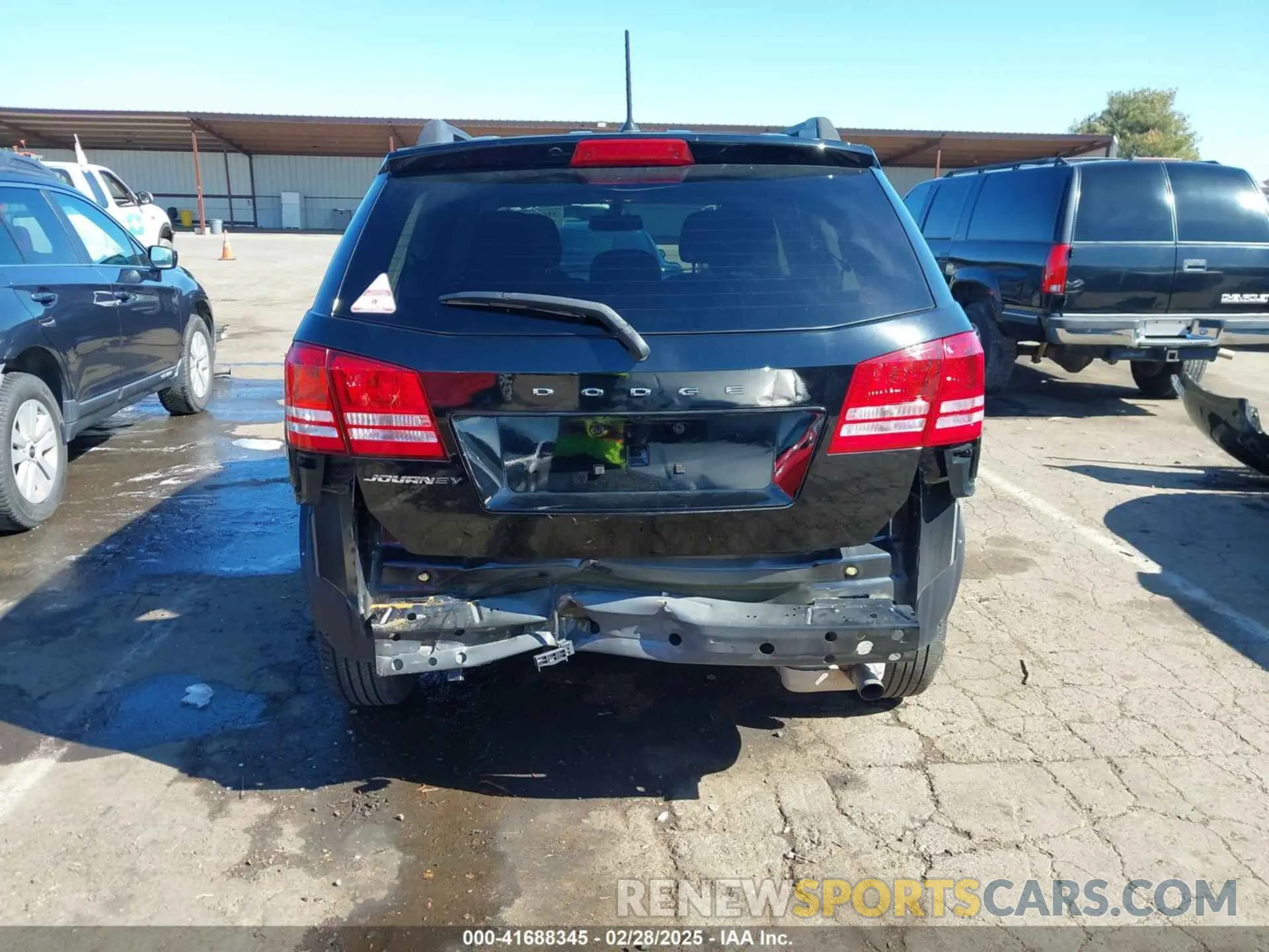 17 Photograph of a damaged car 3C4PDCAB9LT261820 DODGE JOURNEY 2020