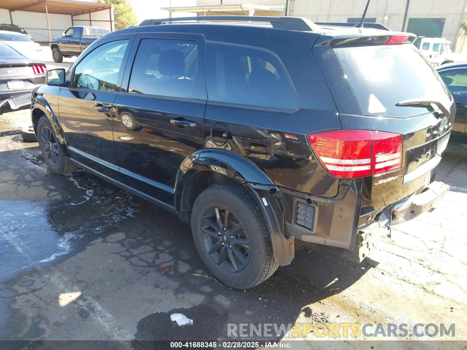 3 Photograph of a damaged car 3C4PDCAB9LT261820 DODGE JOURNEY 2020