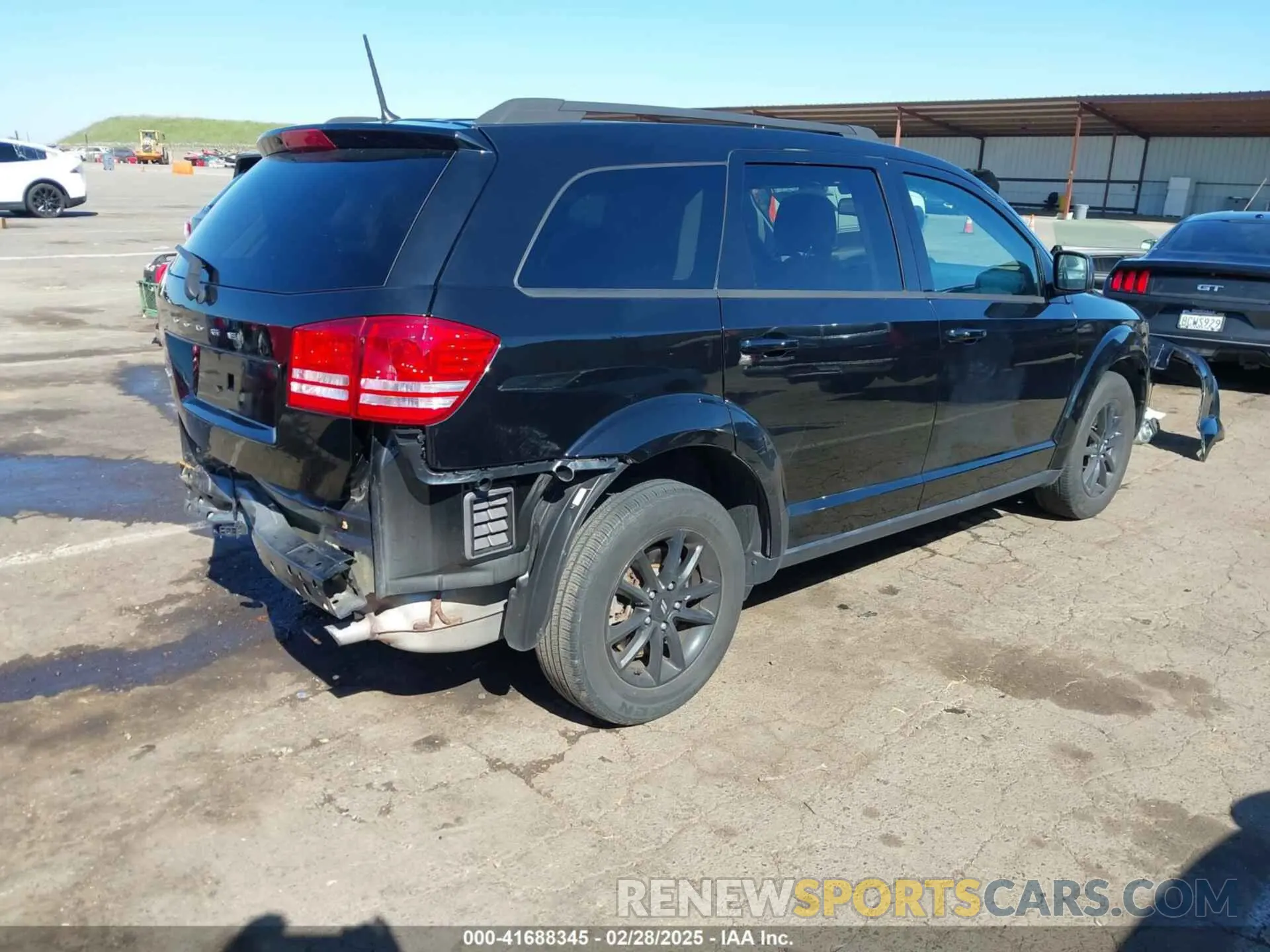 4 Photograph of a damaged car 3C4PDCAB9LT261820 DODGE JOURNEY 2020