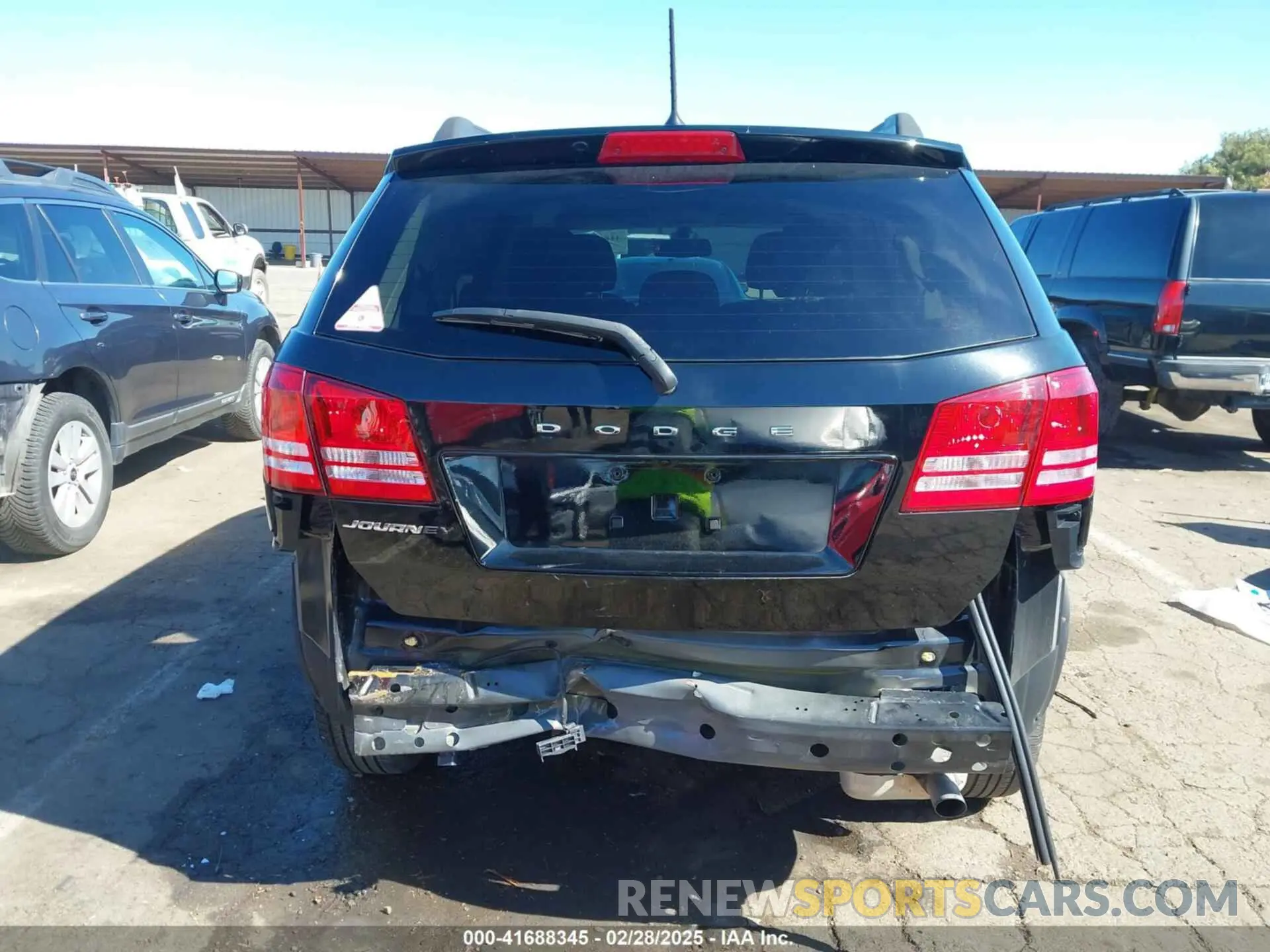 6 Photograph of a damaged car 3C4PDCAB9LT261820 DODGE JOURNEY 2020