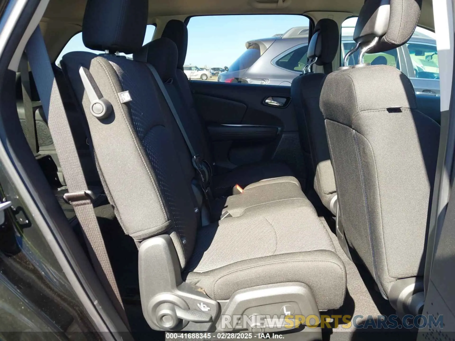 8 Photograph of a damaged car 3C4PDCAB9LT261820 DODGE JOURNEY 2020