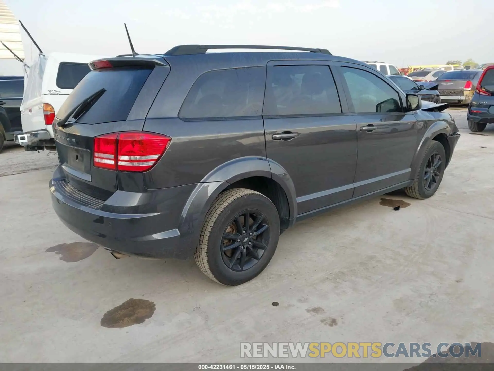 4 Photograph of a damaged car 3C4PDCAB9LT264426 DODGE JOURNEY 2020