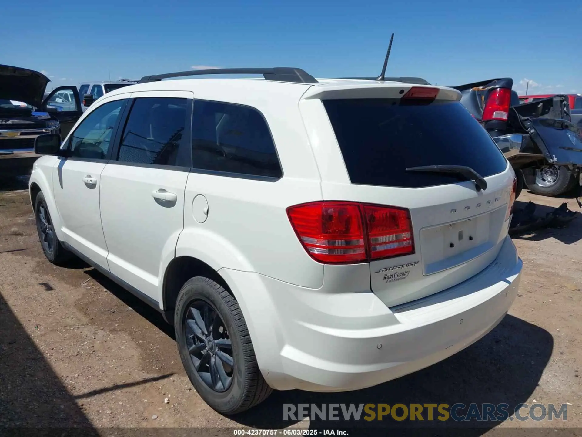 3 Photograph of a damaged car 3C4PDCAB9LT264880 DODGE JOURNEY 2020