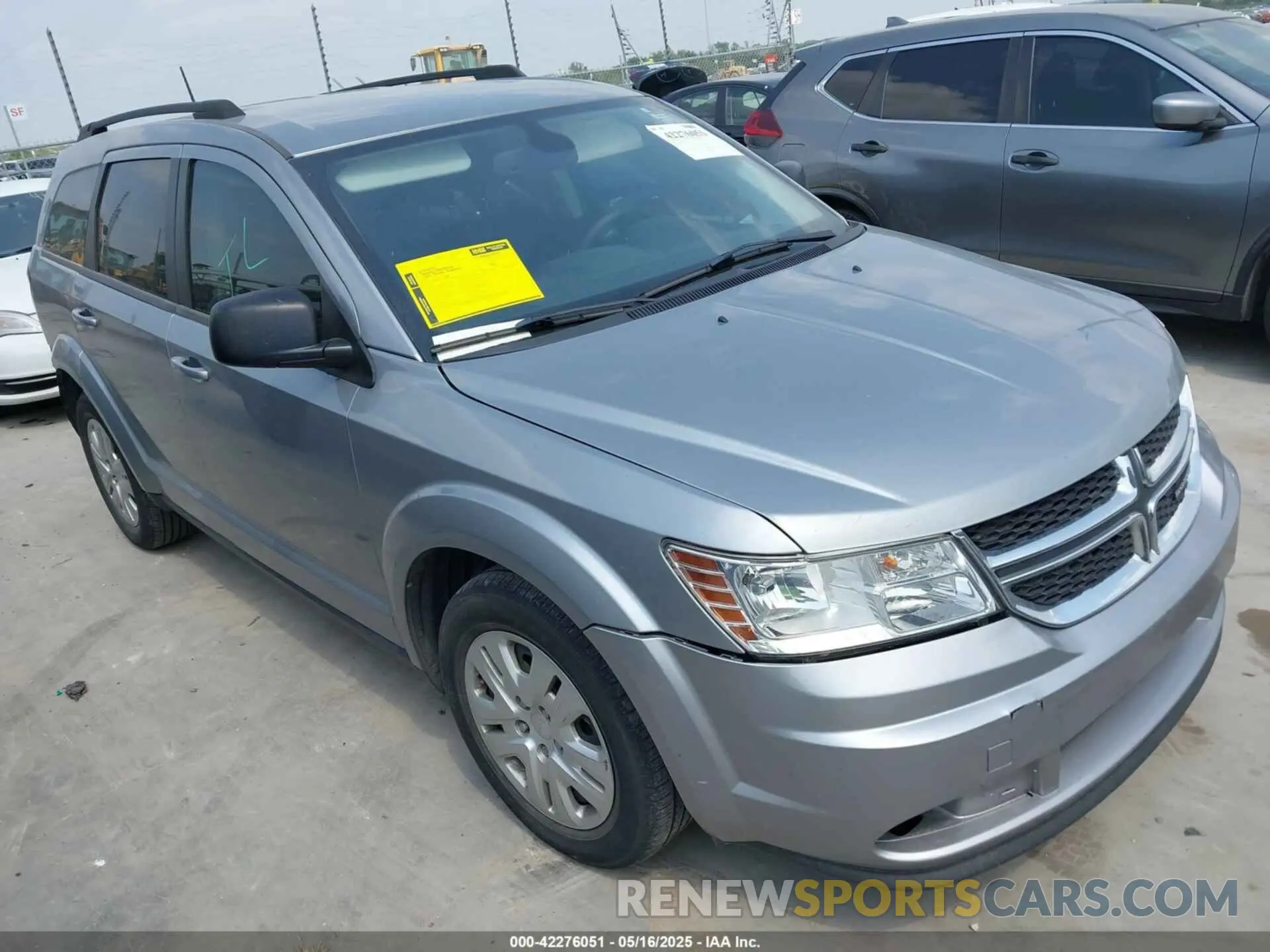 1 Photograph of a damaged car 3C4PDCABXLT250907 DODGE JOURNEY 2020