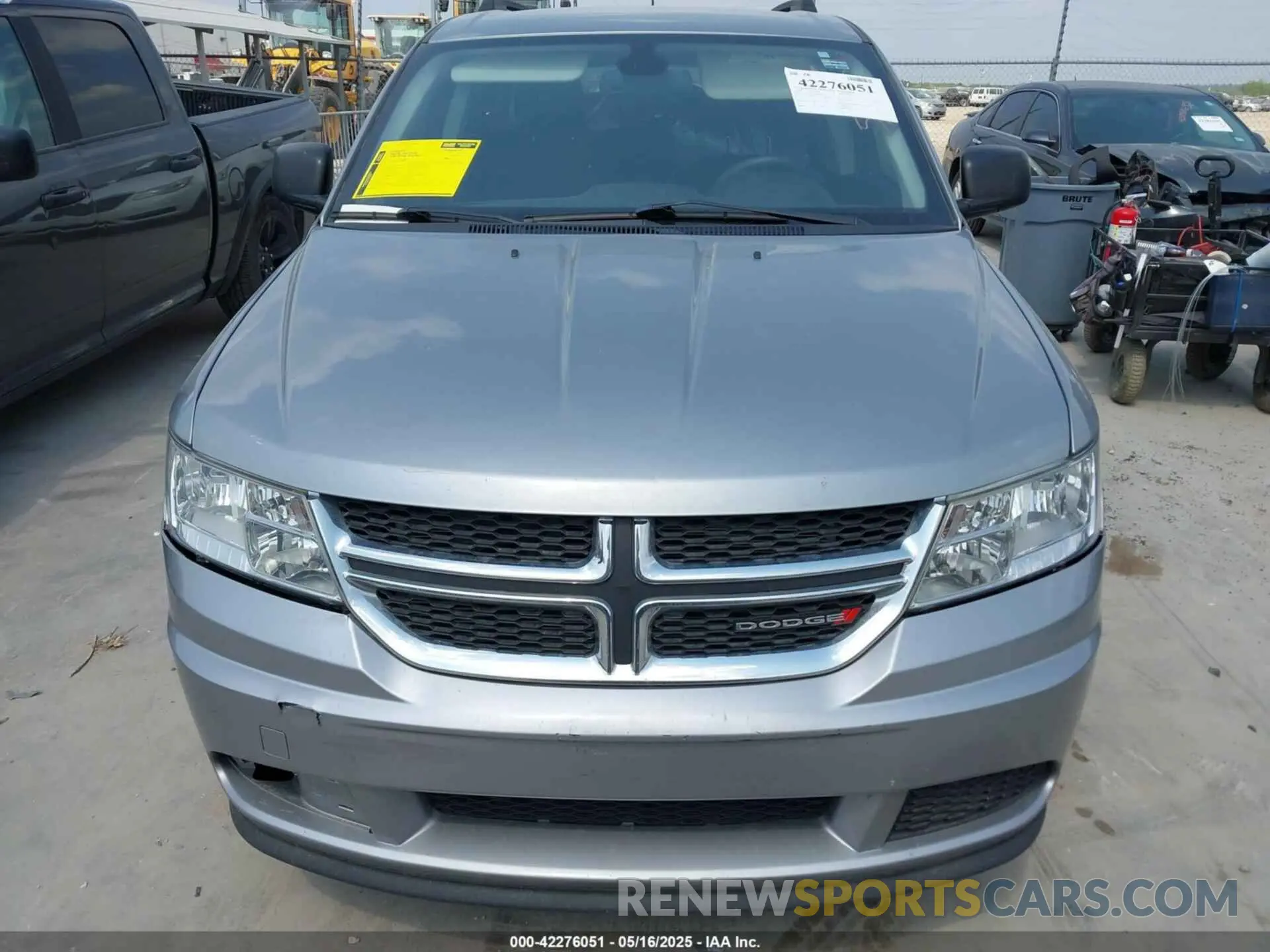 13 Photograph of a damaged car 3C4PDCABXLT250907 DODGE JOURNEY 2020