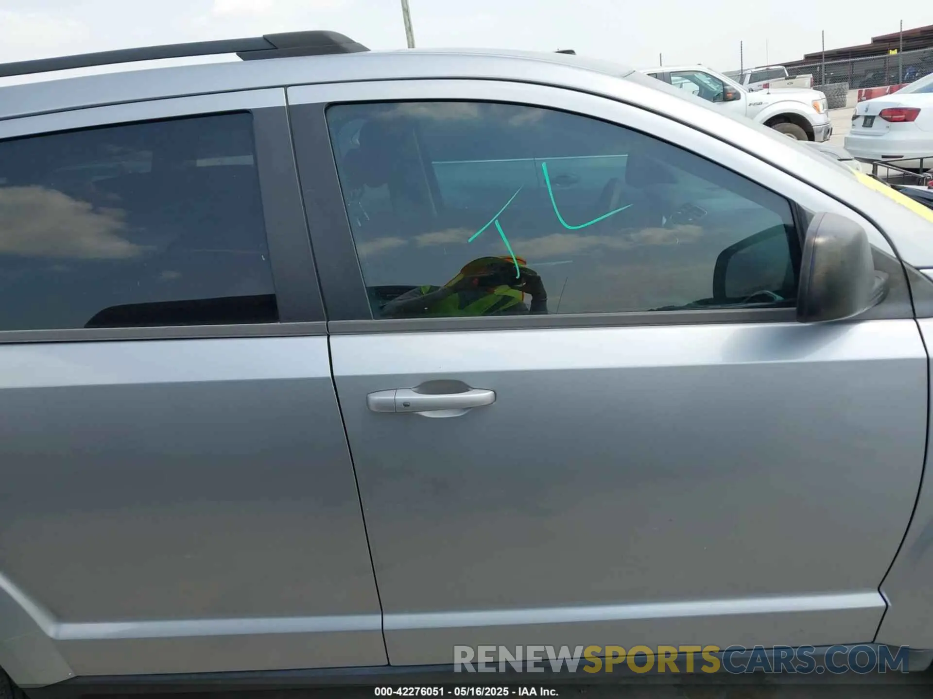 14 Photograph of a damaged car 3C4PDCABXLT250907 DODGE JOURNEY 2020