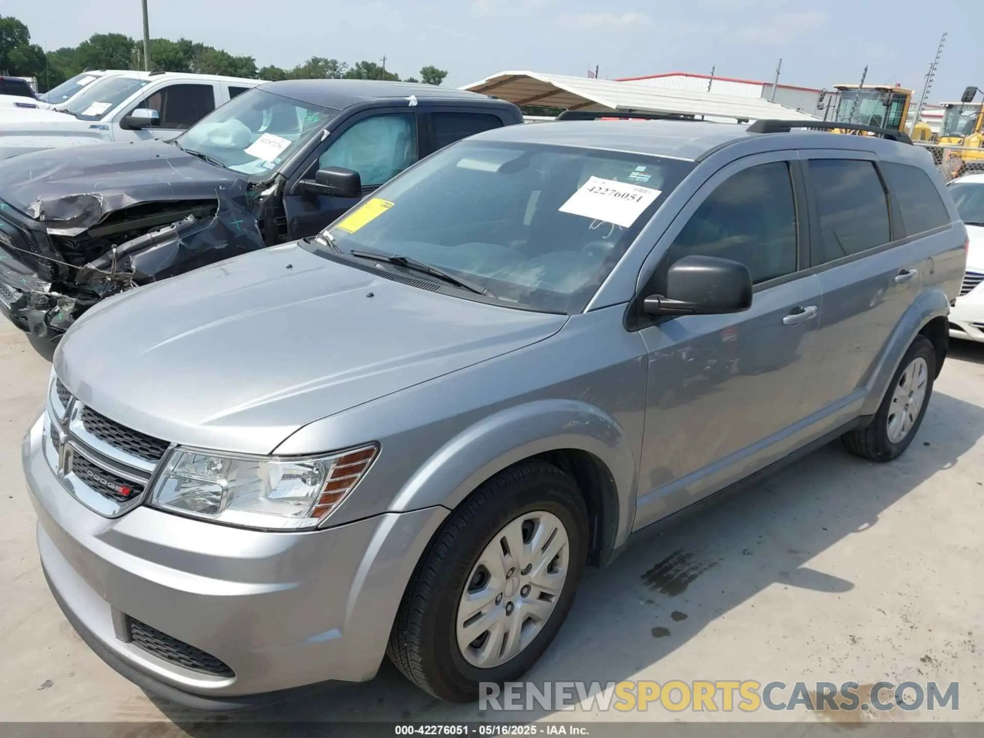 2 Photograph of a damaged car 3C4PDCABXLT250907 DODGE JOURNEY 2020
