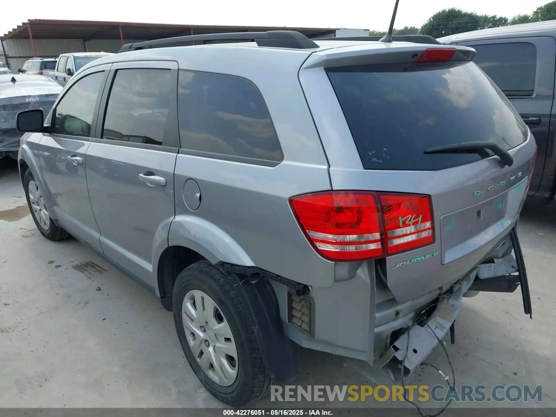 3 Photograph of a damaged car 3C4PDCABXLT250907 DODGE JOURNEY 2020