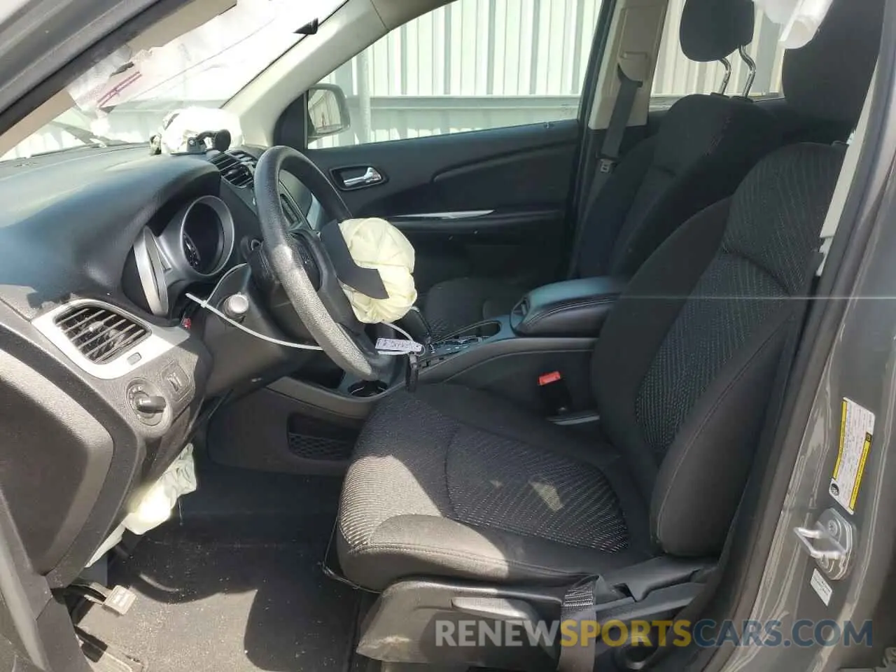 7 Photograph of a damaged car 3C4PDCABXLT260742 DODGE JOURNEY 2020