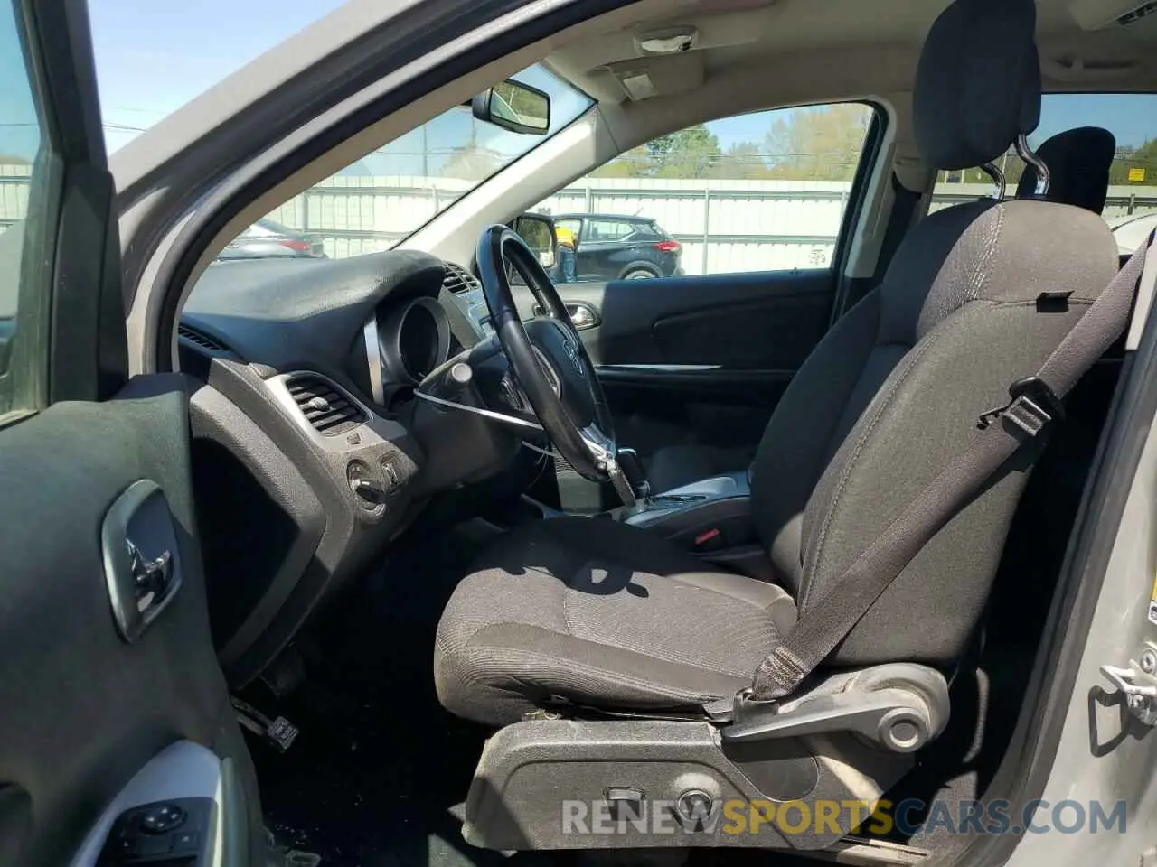 7 Photograph of a damaged car 3C4PDCABXLT274558 DODGE JOURNEY 2020