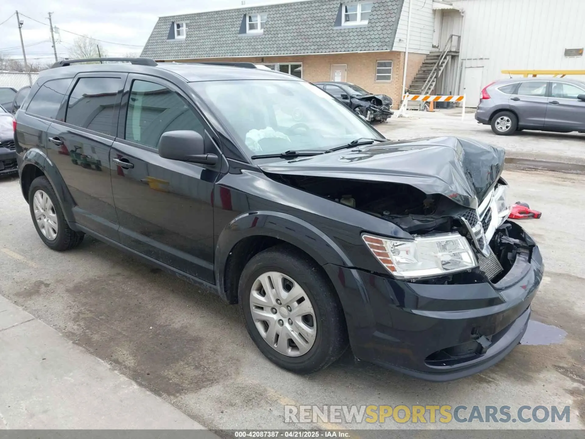 1 Photograph of a damaged car 3C4PDCABXLT274611 DODGE JOURNEY 2020