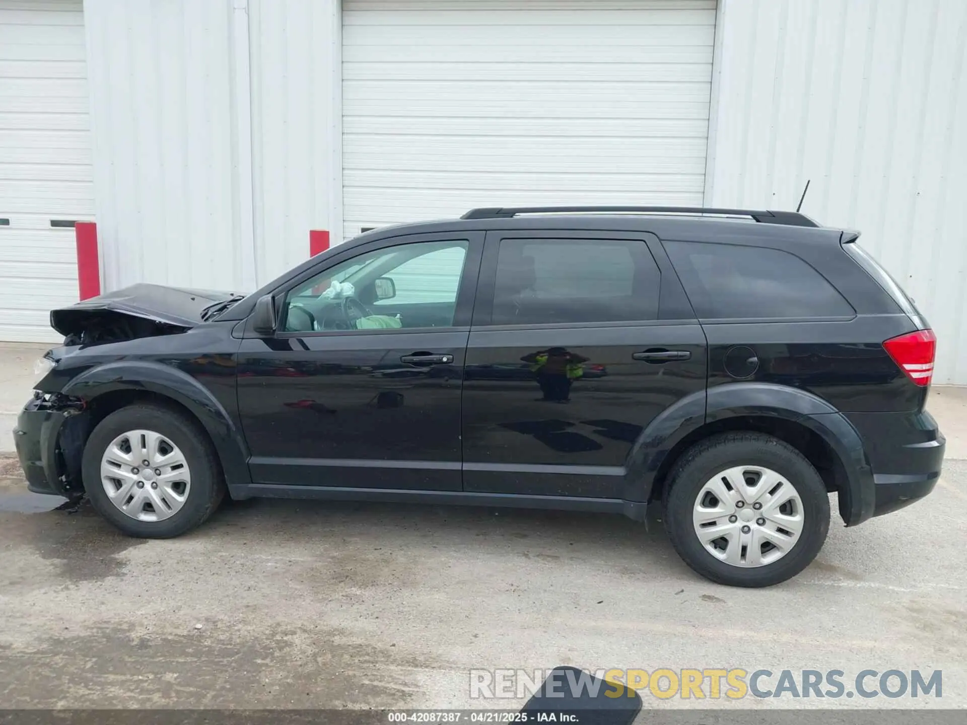 15 Photograph of a damaged car 3C4PDCABXLT274611 DODGE JOURNEY 2020
