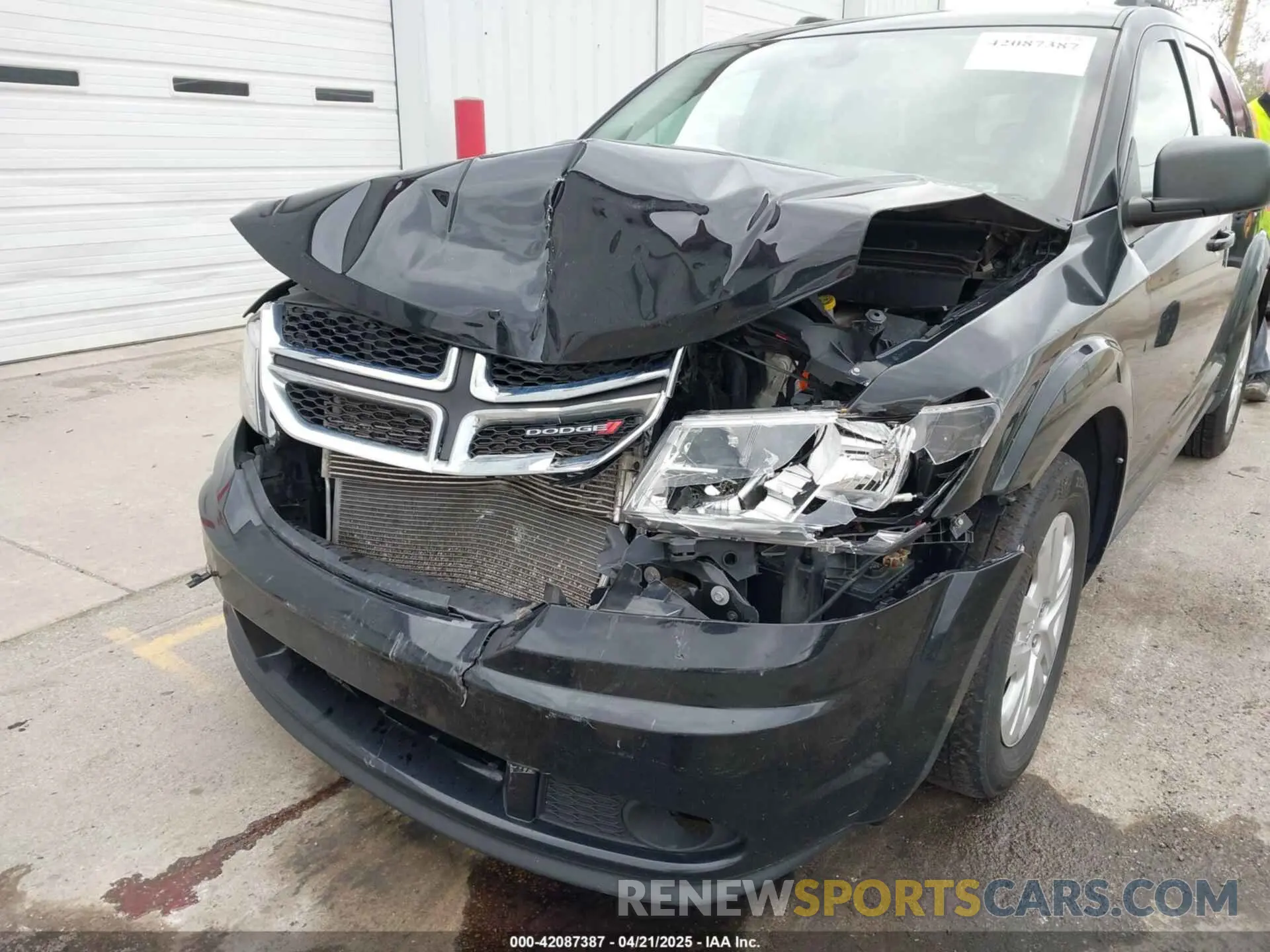 6 Photograph of a damaged car 3C4PDCABXLT274611 DODGE JOURNEY 2020