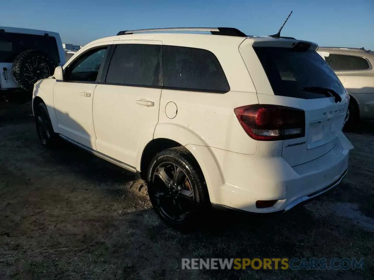 2 Photograph of a damaged car 3C4PDCGB0LT188277 DODGE JOURNEY 2020