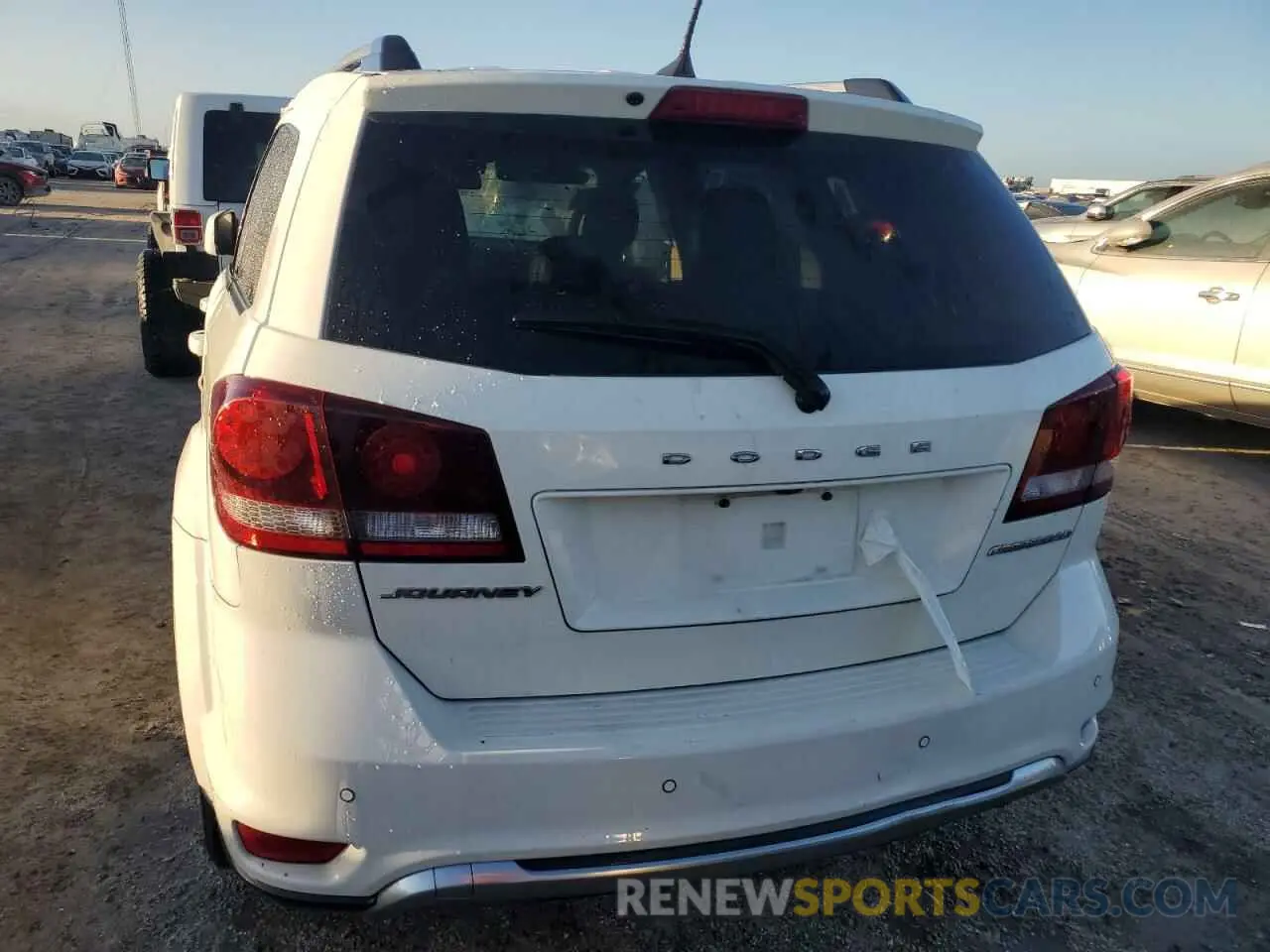6 Photograph of a damaged car 3C4PDCGB0LT188277 DODGE JOURNEY 2020