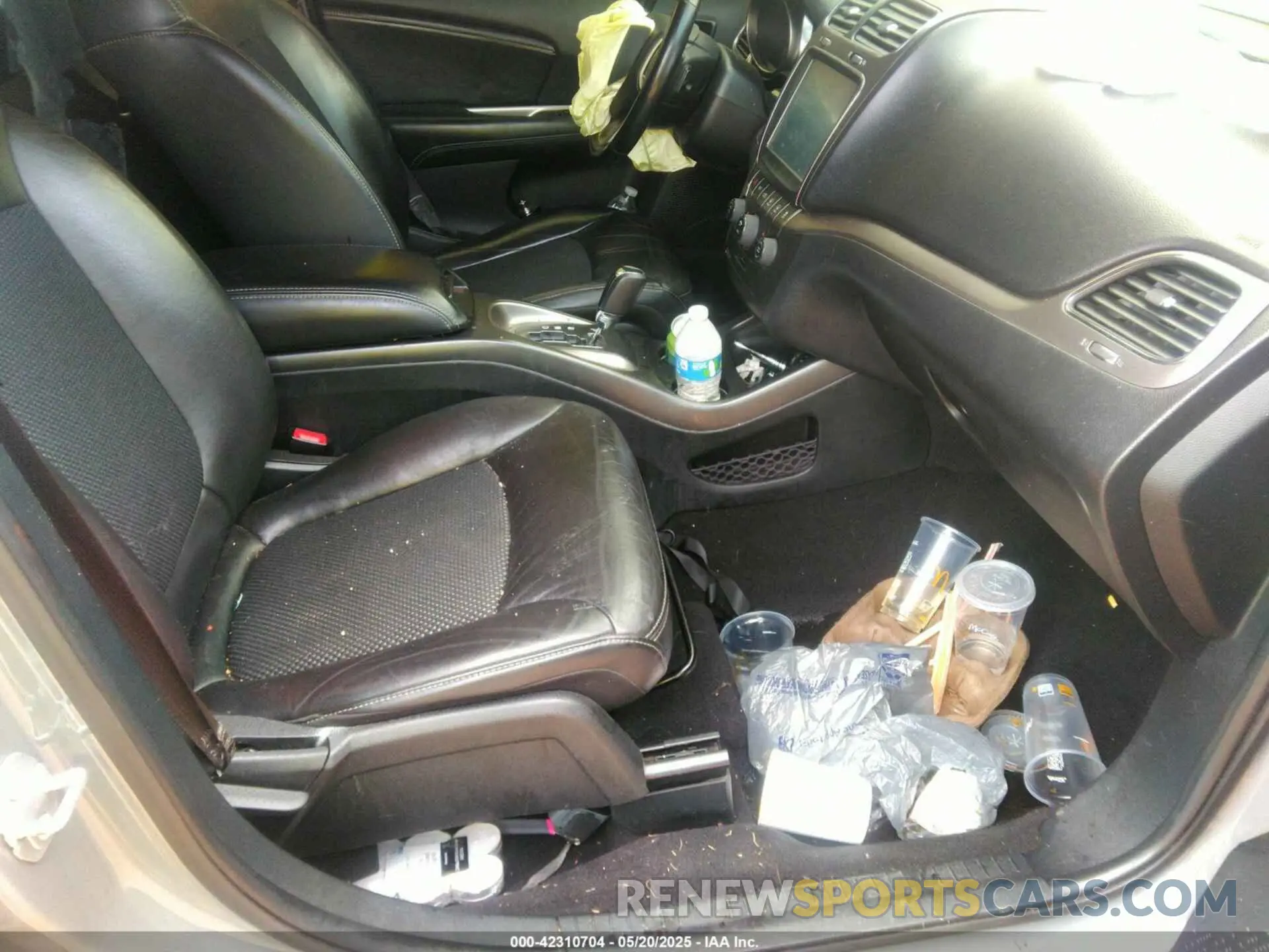 5 Photograph of a damaged car 3C4PDCGB3LT263523 DODGE JOURNEY 2020