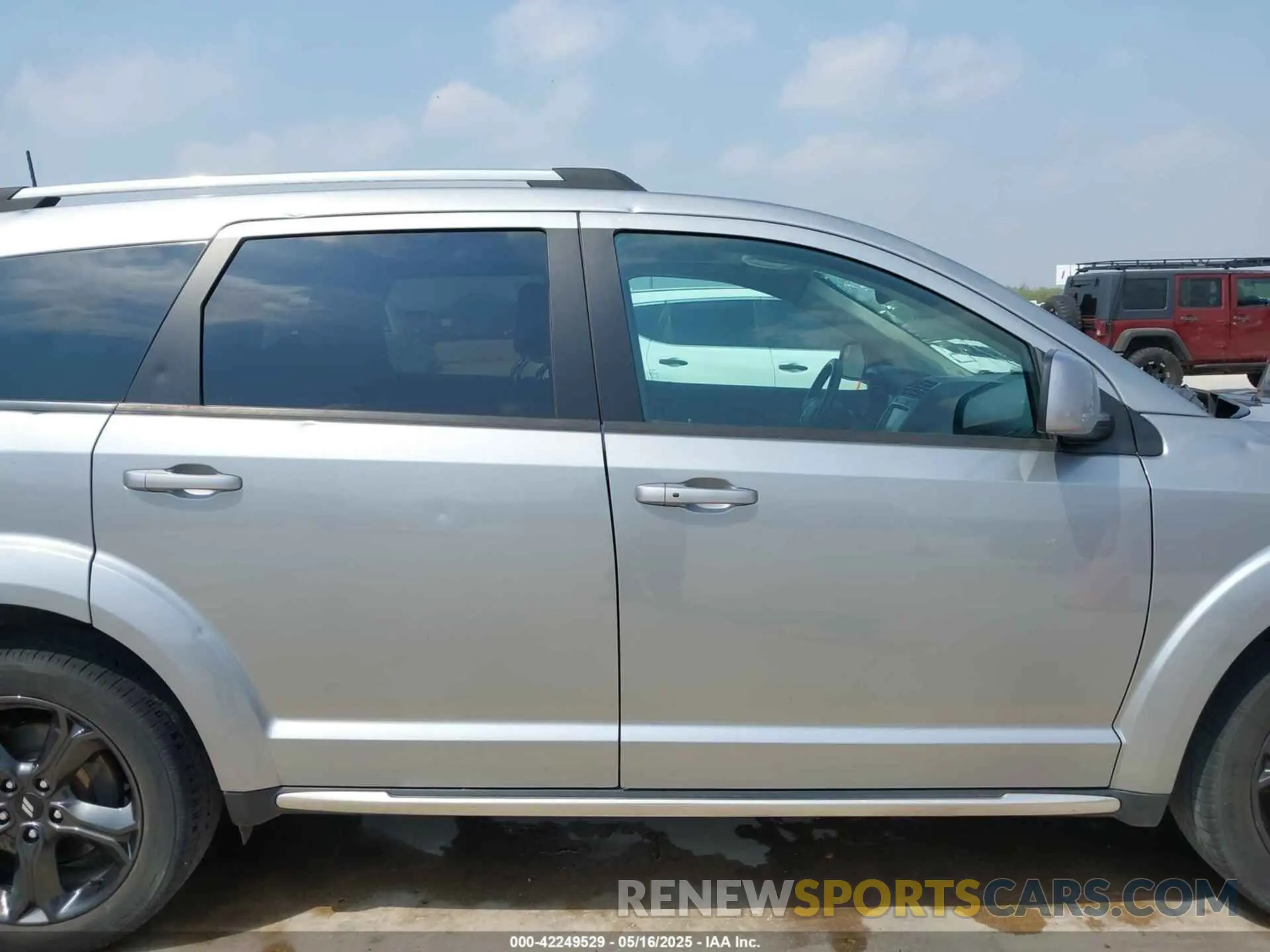 13 Photograph of a damaged car 3C4PDCGB4LT231678 DODGE JOURNEY 2020