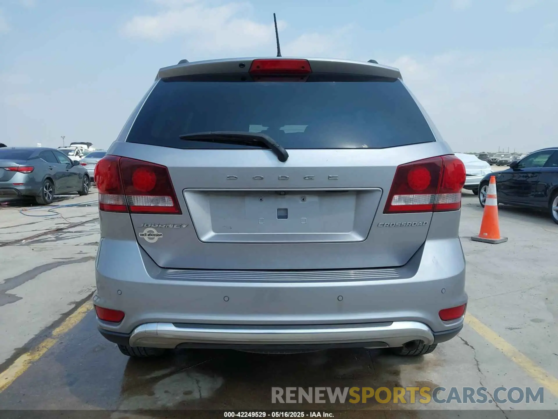 16 Photograph of a damaged car 3C4PDCGB4LT231678 DODGE JOURNEY 2020