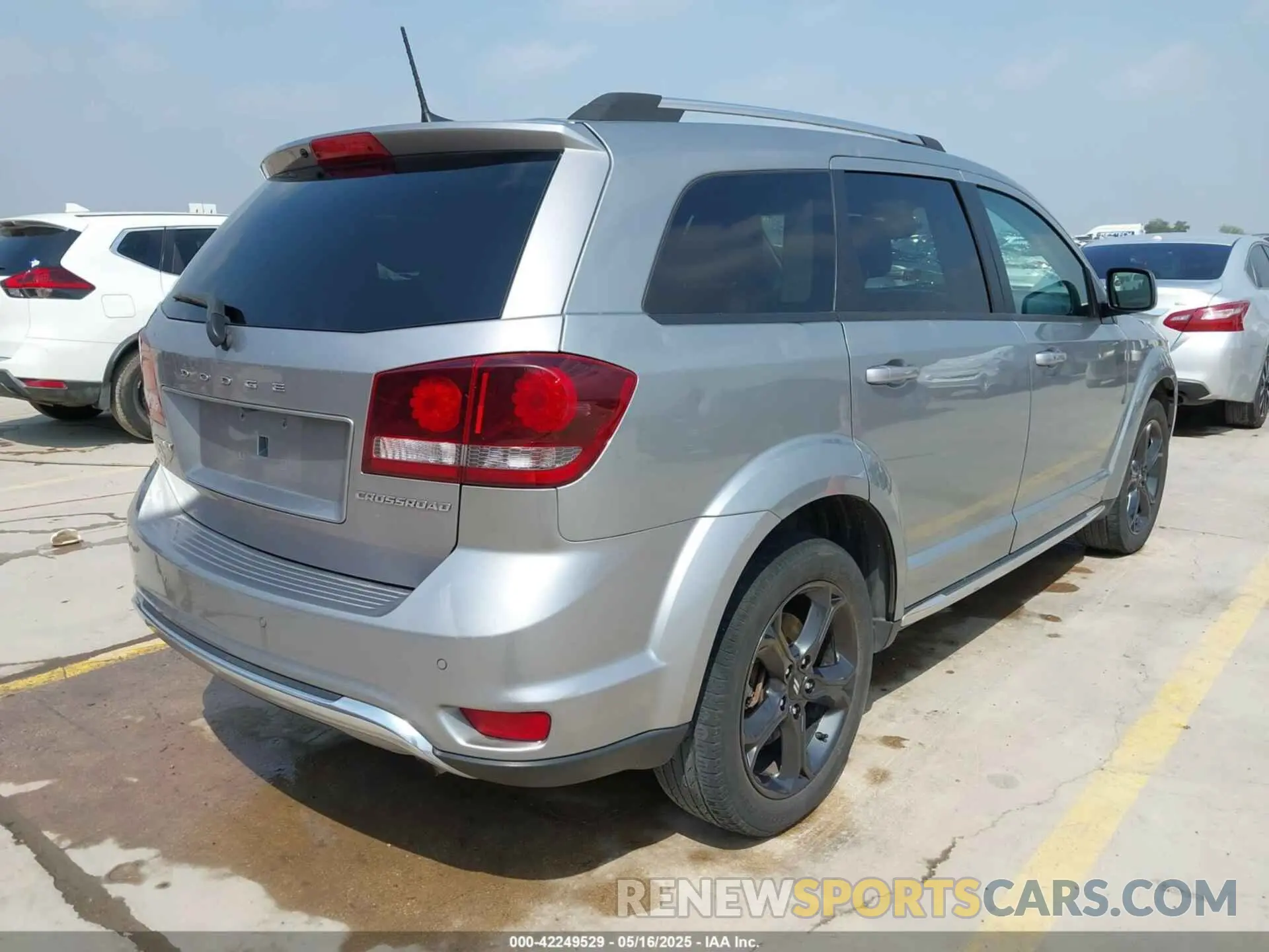 4 Photograph of a damaged car 3C4PDCGB4LT231678 DODGE JOURNEY 2020