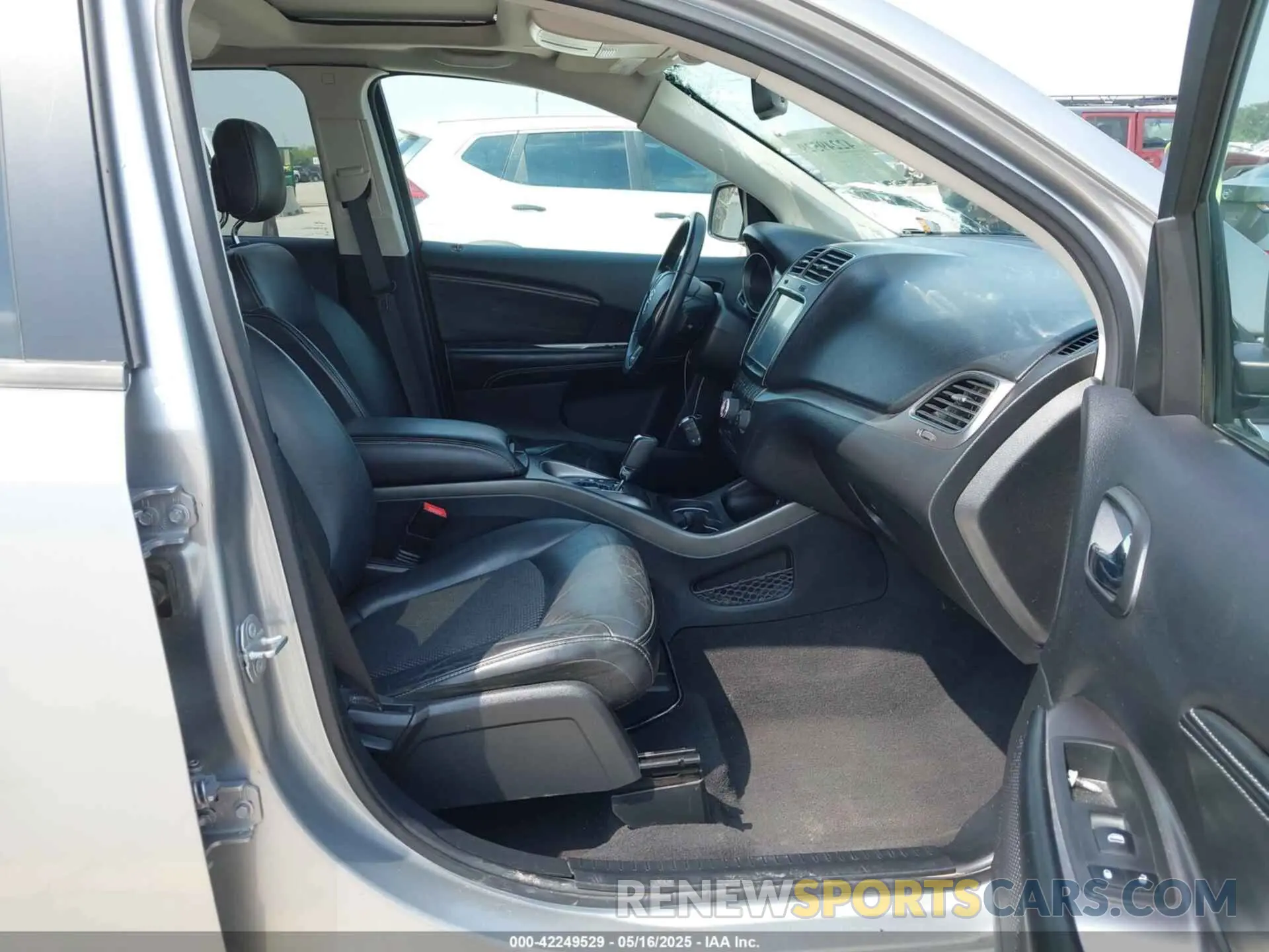 5 Photograph of a damaged car 3C4PDCGB4LT231678 DODGE JOURNEY 2020
