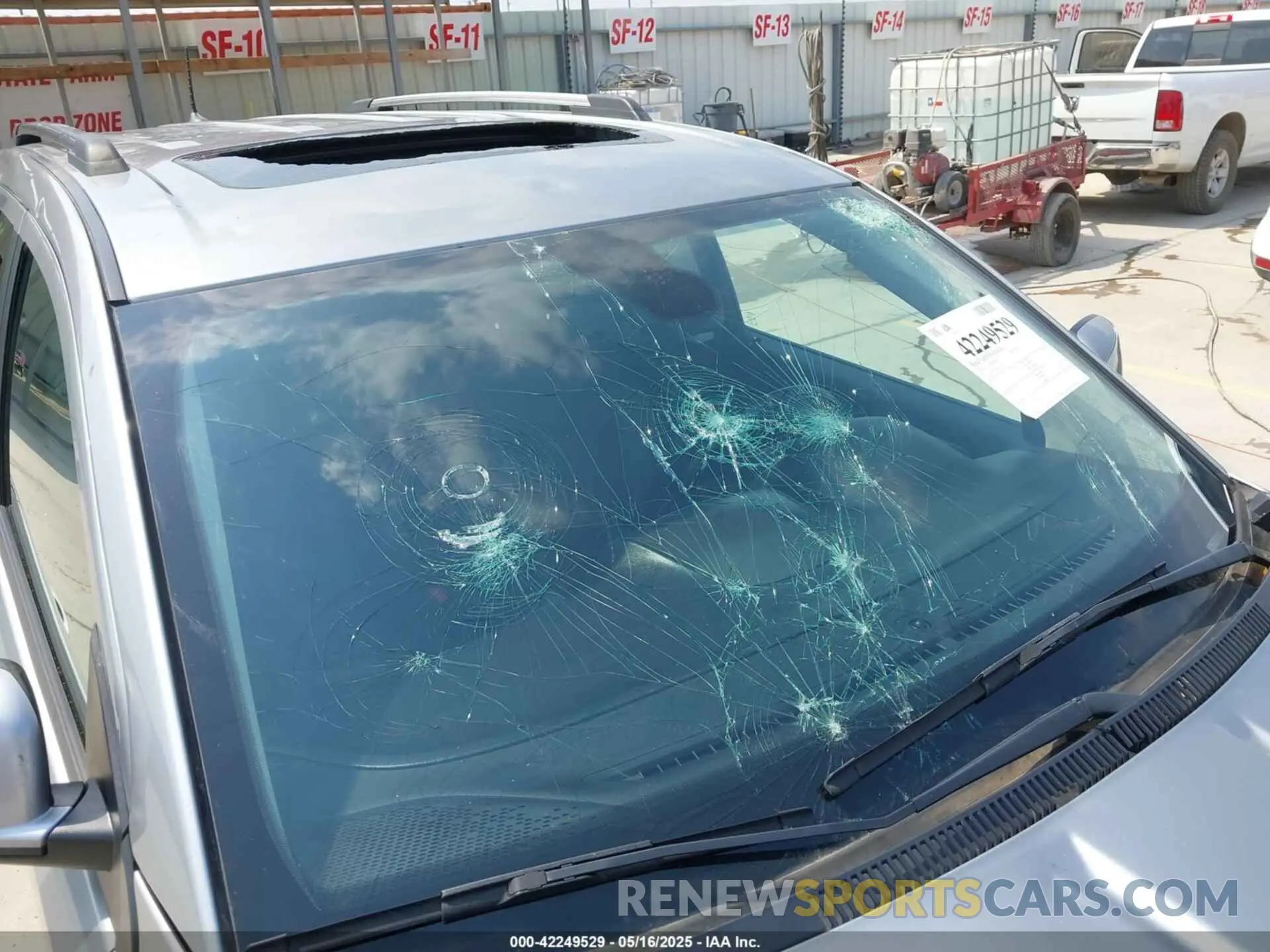 6 Photograph of a damaged car 3C4PDCGB4LT231678 DODGE JOURNEY 2020