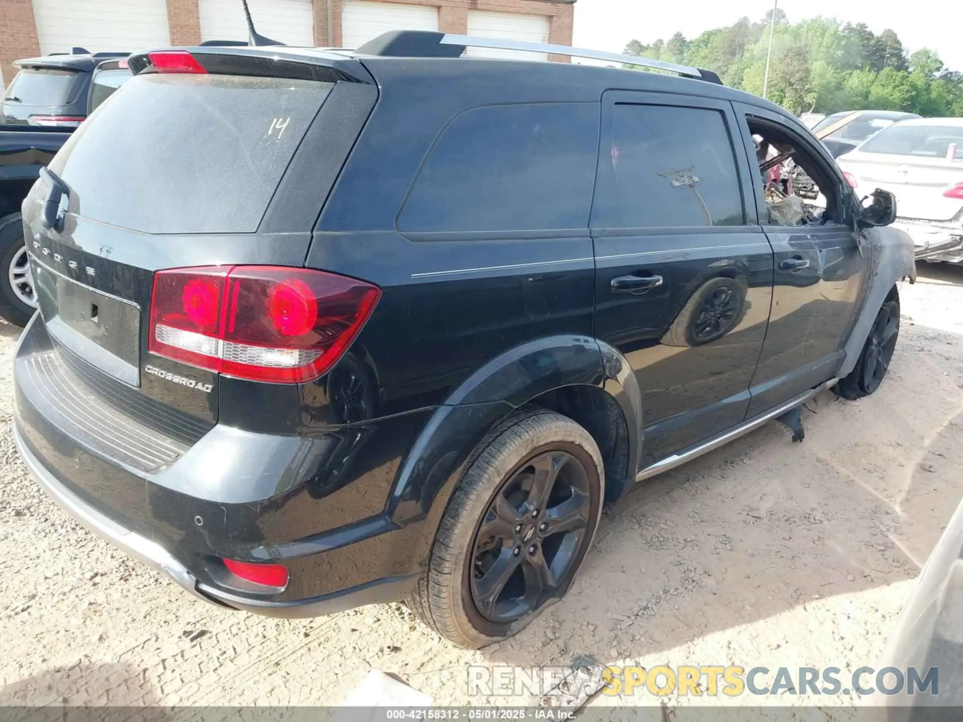 4 Photograph of a damaged car 3C4PDCGB4LT264468 DODGE JOURNEY 2020