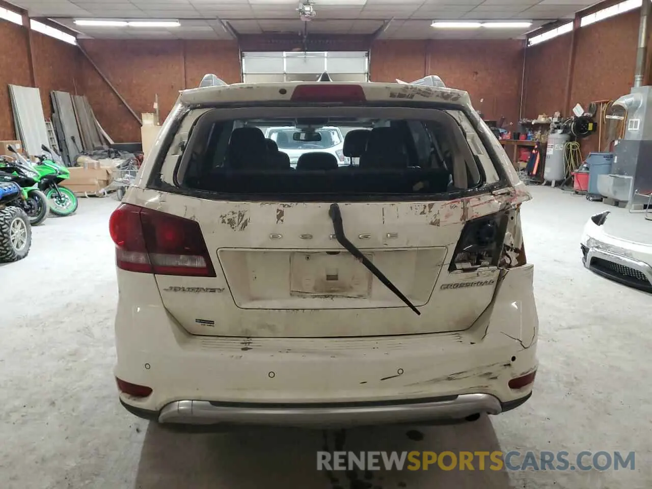 6 Photograph of a damaged car 3C4PDCGB6LT225753 DODGE JOURNEY 2020