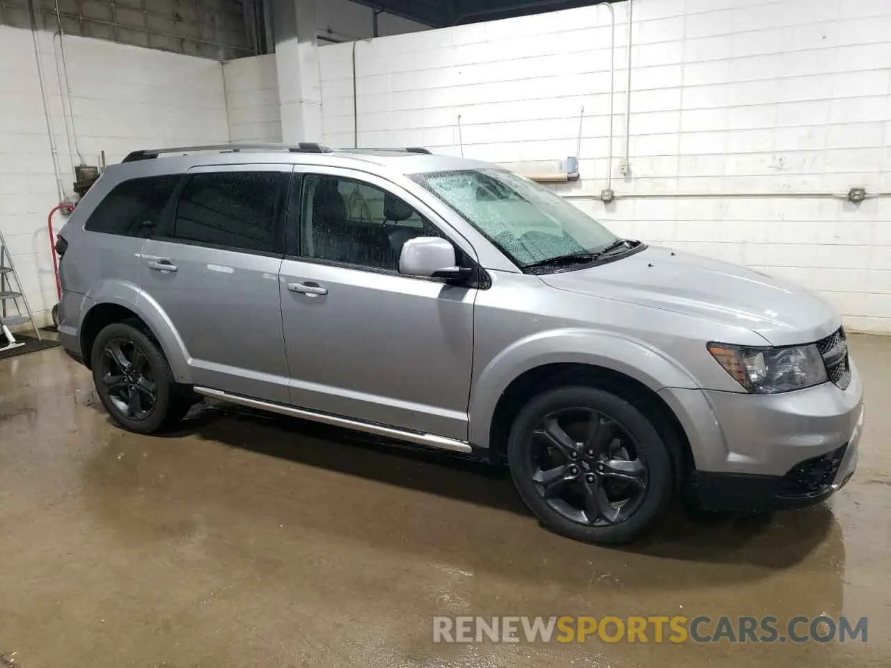 4 Photograph of a damaged car 3C4PDCGB8LT270239 DODGE JOURNEY 2020