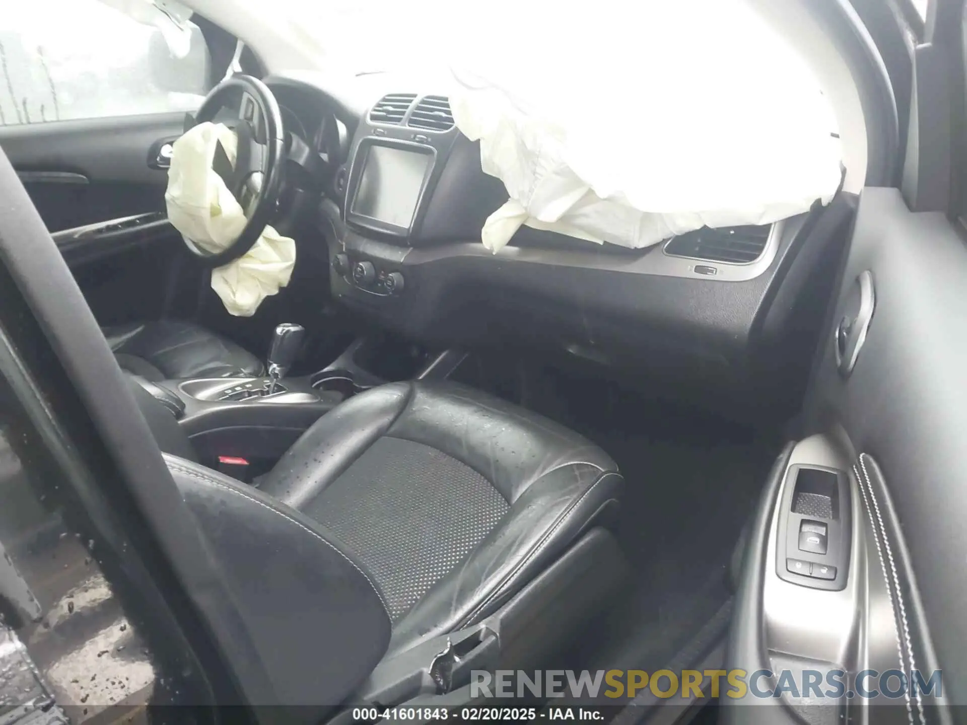 5 Photograph of a damaged car 3C4PDCGB9LT188083 DODGE JOURNEY 2020