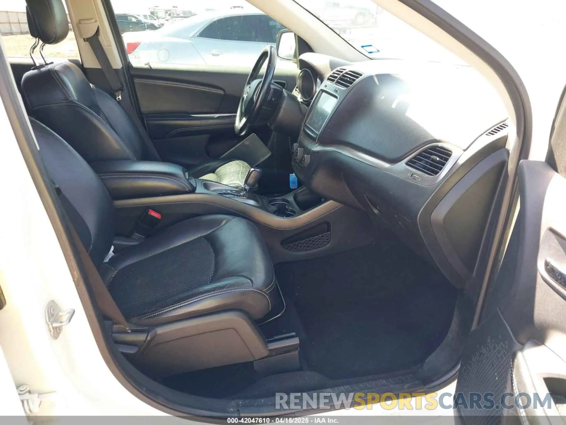 5 Photograph of a damaged car 3C4PDCGB9LT206615 DODGE JOURNEY 2020