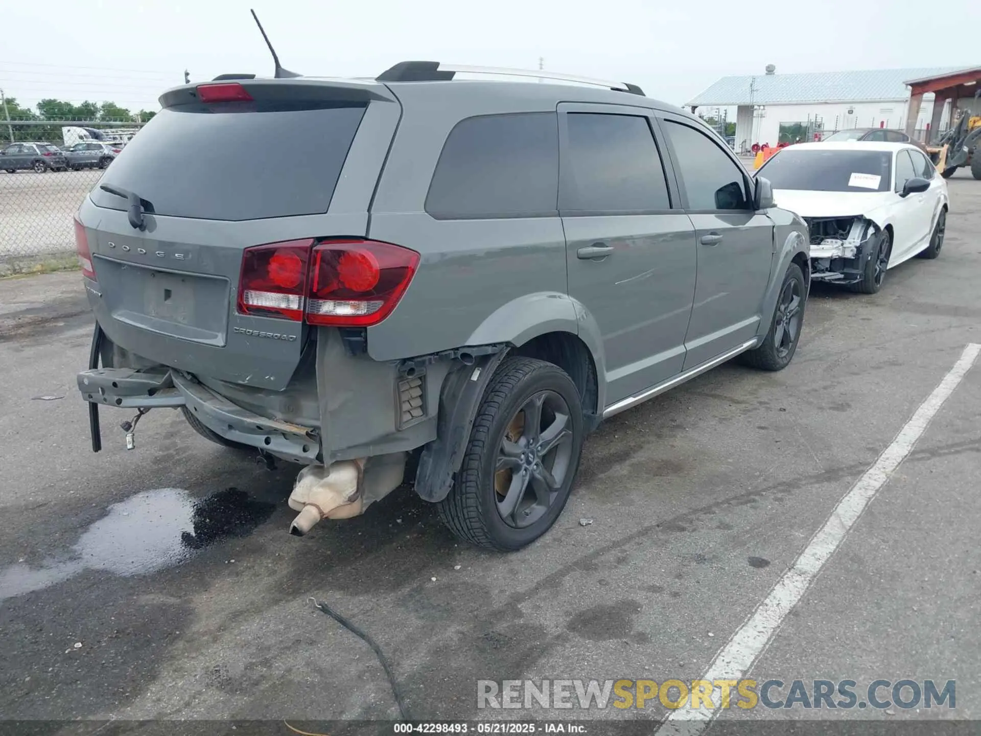4 Photograph of a damaged car 3C4PDCGBOLT212660 DODGE JOURNEY 2020